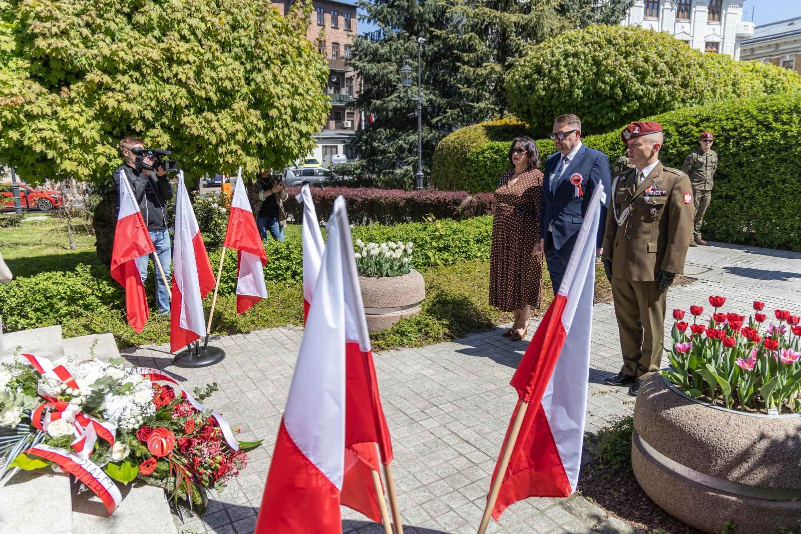na zdjęciu osoby podczas uroczystości
