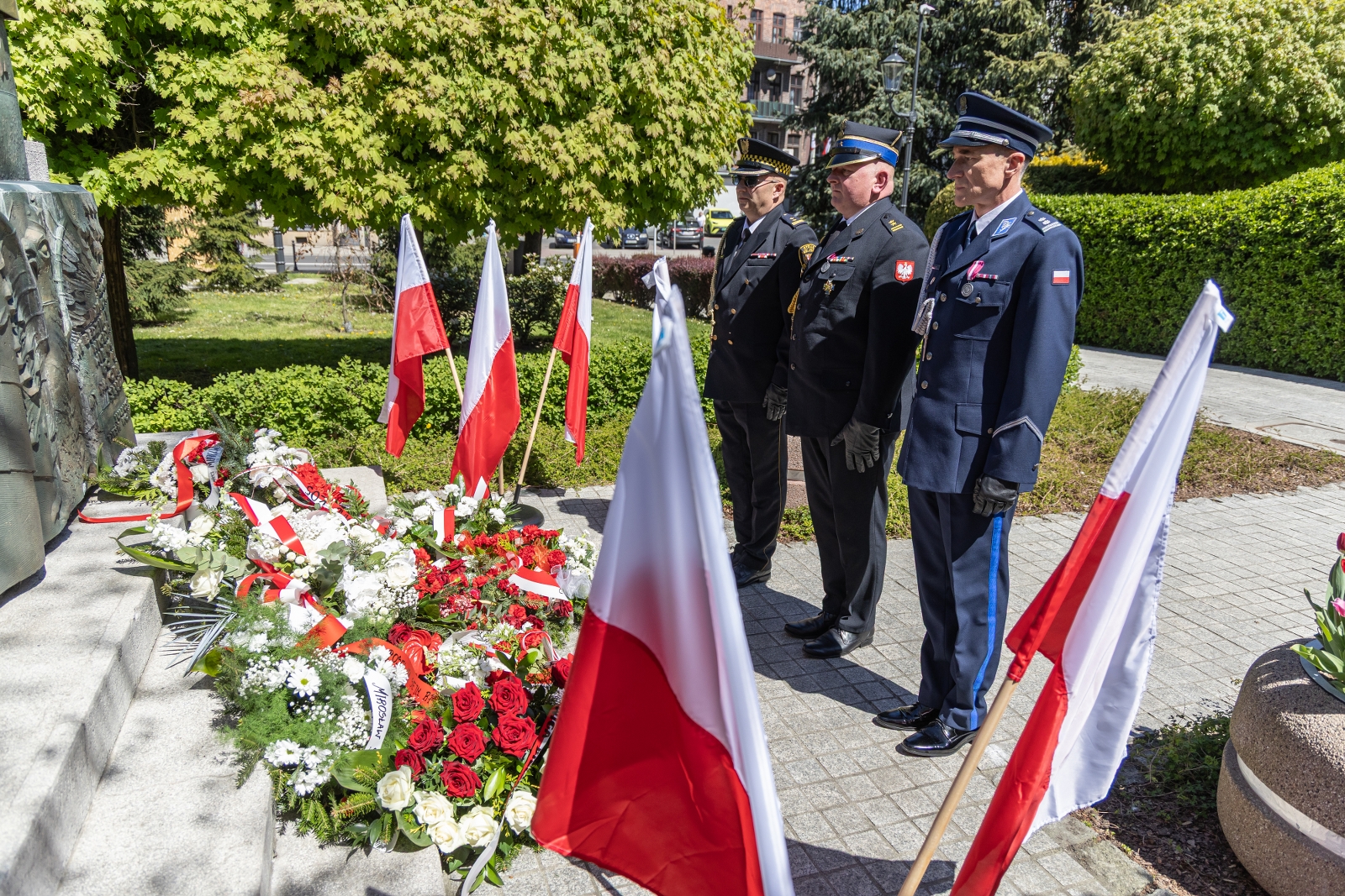 na zdjęciu osoby podczas uroczystości