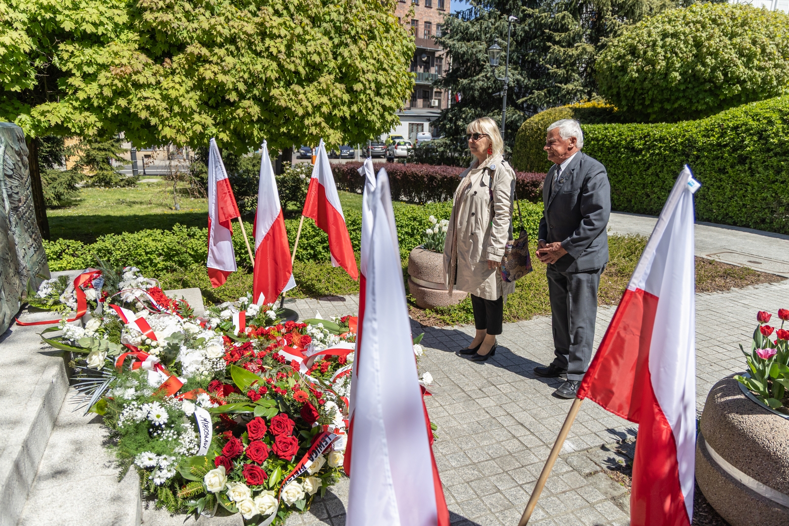 na zdjęciu osoby podczas uroczystości