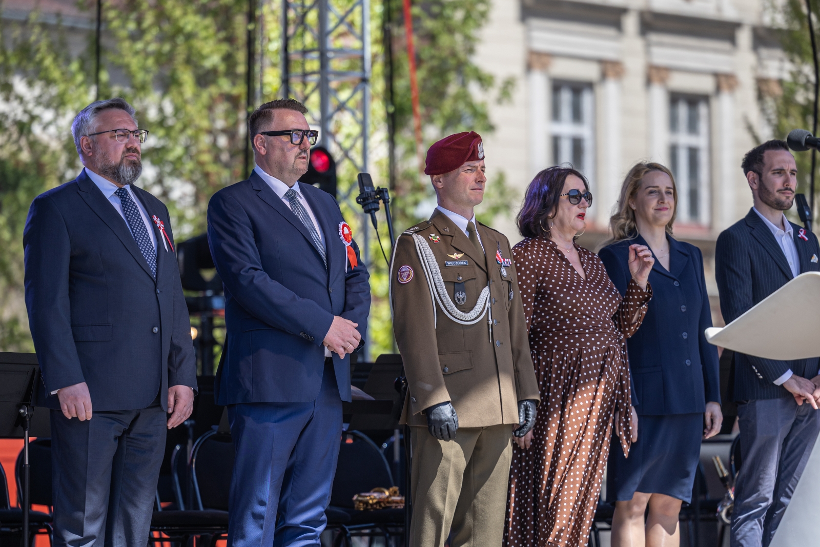 na zdjęciu osoby podczas uroczystości