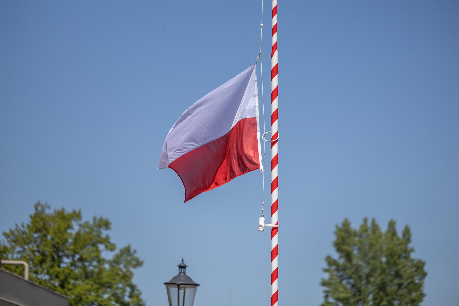 na zdjęciu osoby podczas uroczystości