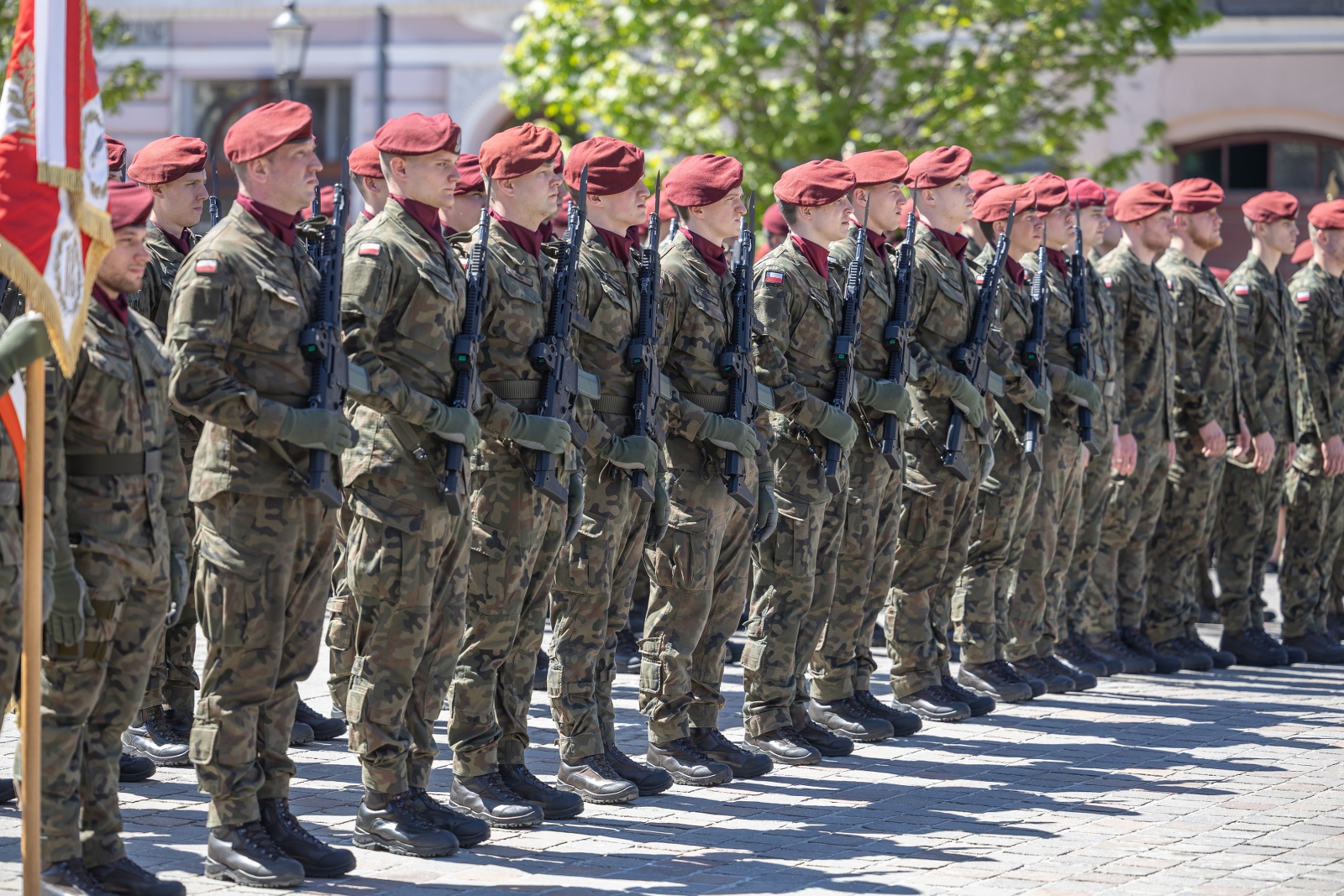 na zdjęciu osoby podczas uroczystości