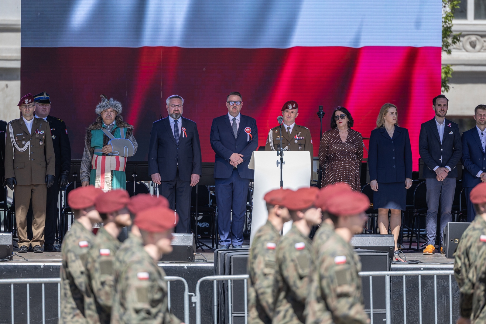 na zdjęciu osoby podczas uroczystości