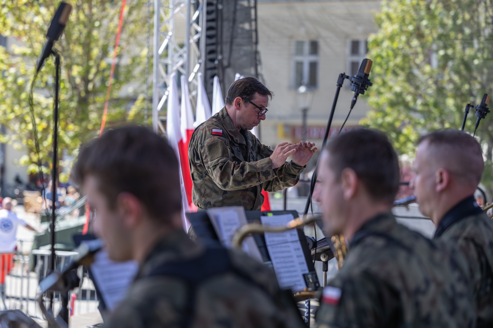na zdjęciu osoby podczas uroczystości