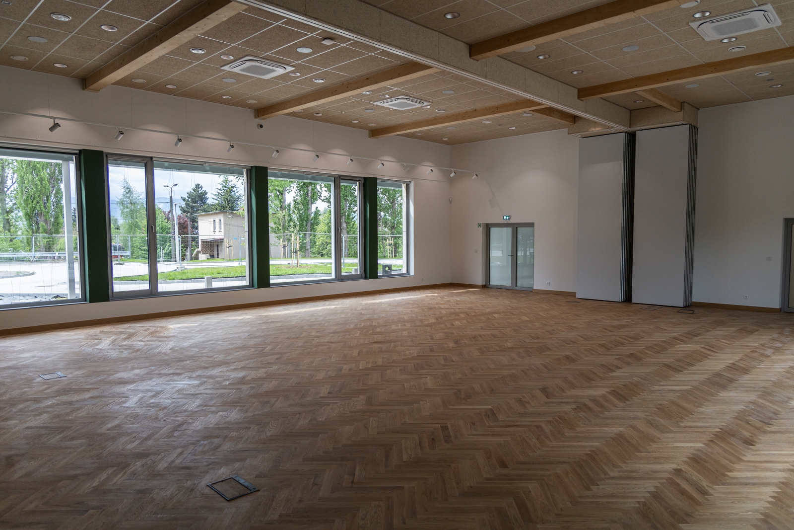 na zdjęciu nowy dom kultury