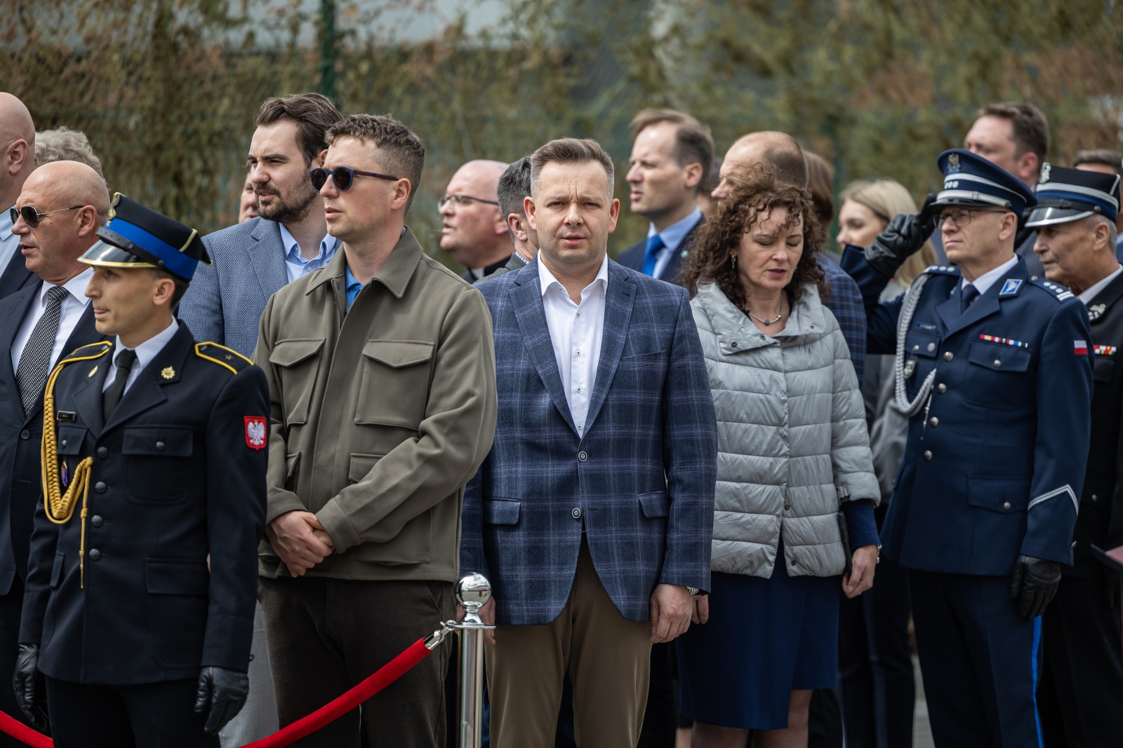 na zdjęciu osoby podczas uroczystości 