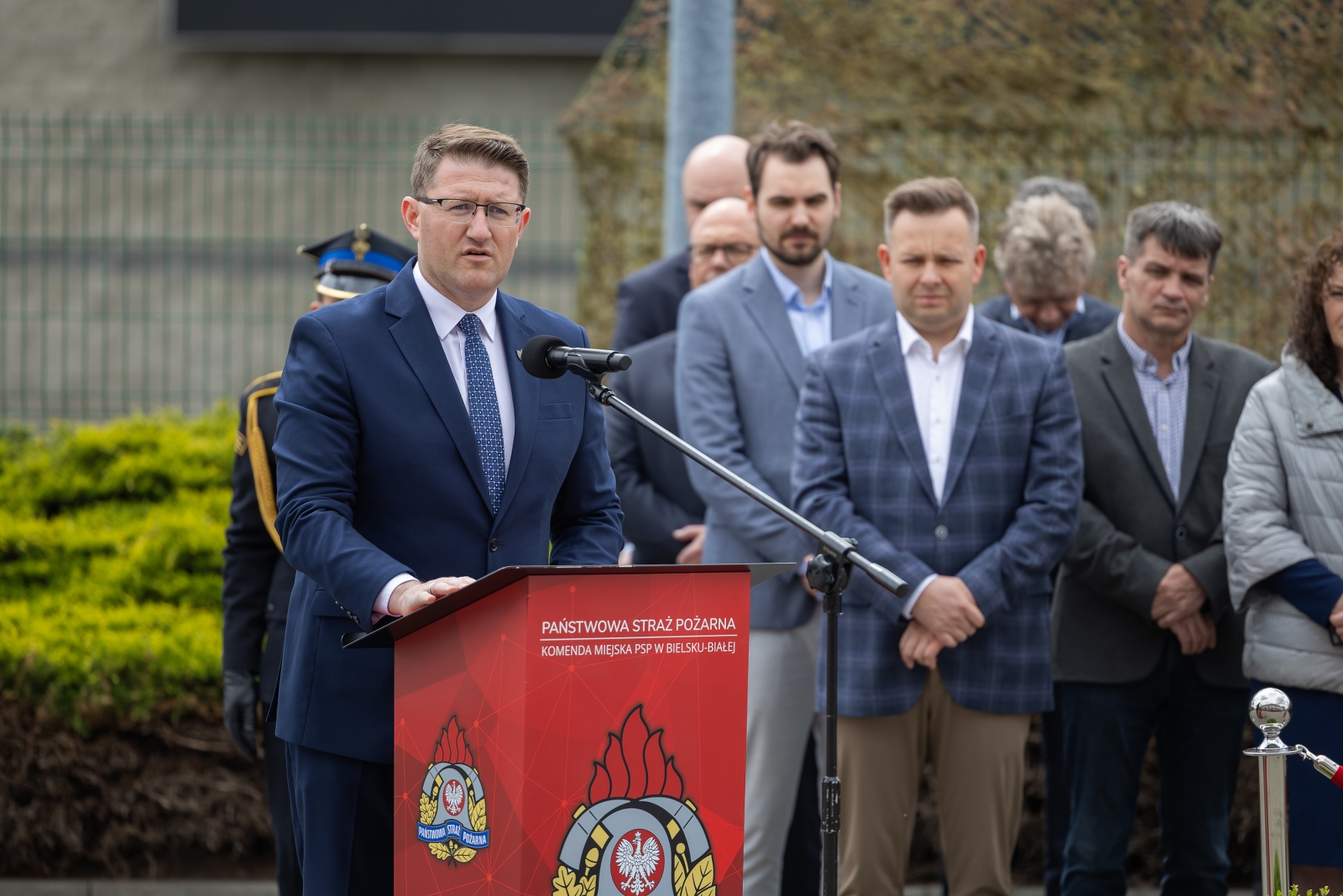 na zdjęciu osoby podczas uroczystości 