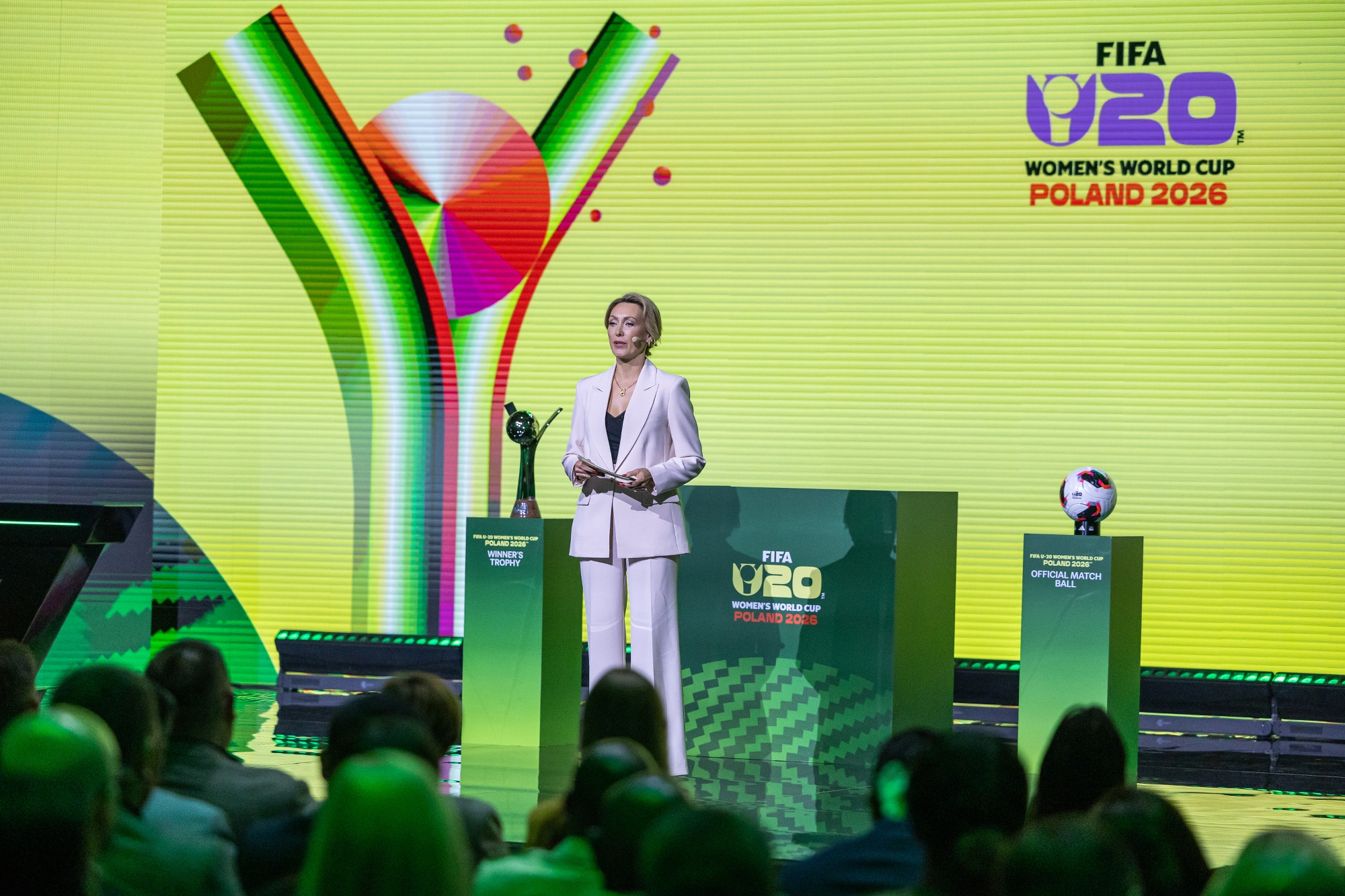na zdjęciu uroczystość losowania