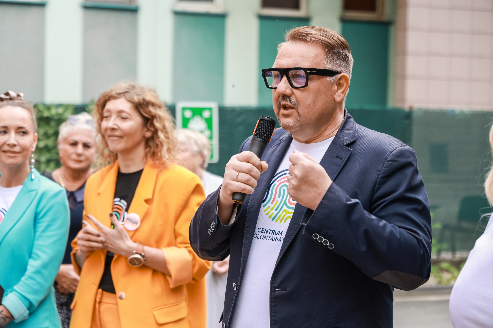 na zdjęciu osoby podczas spotkania