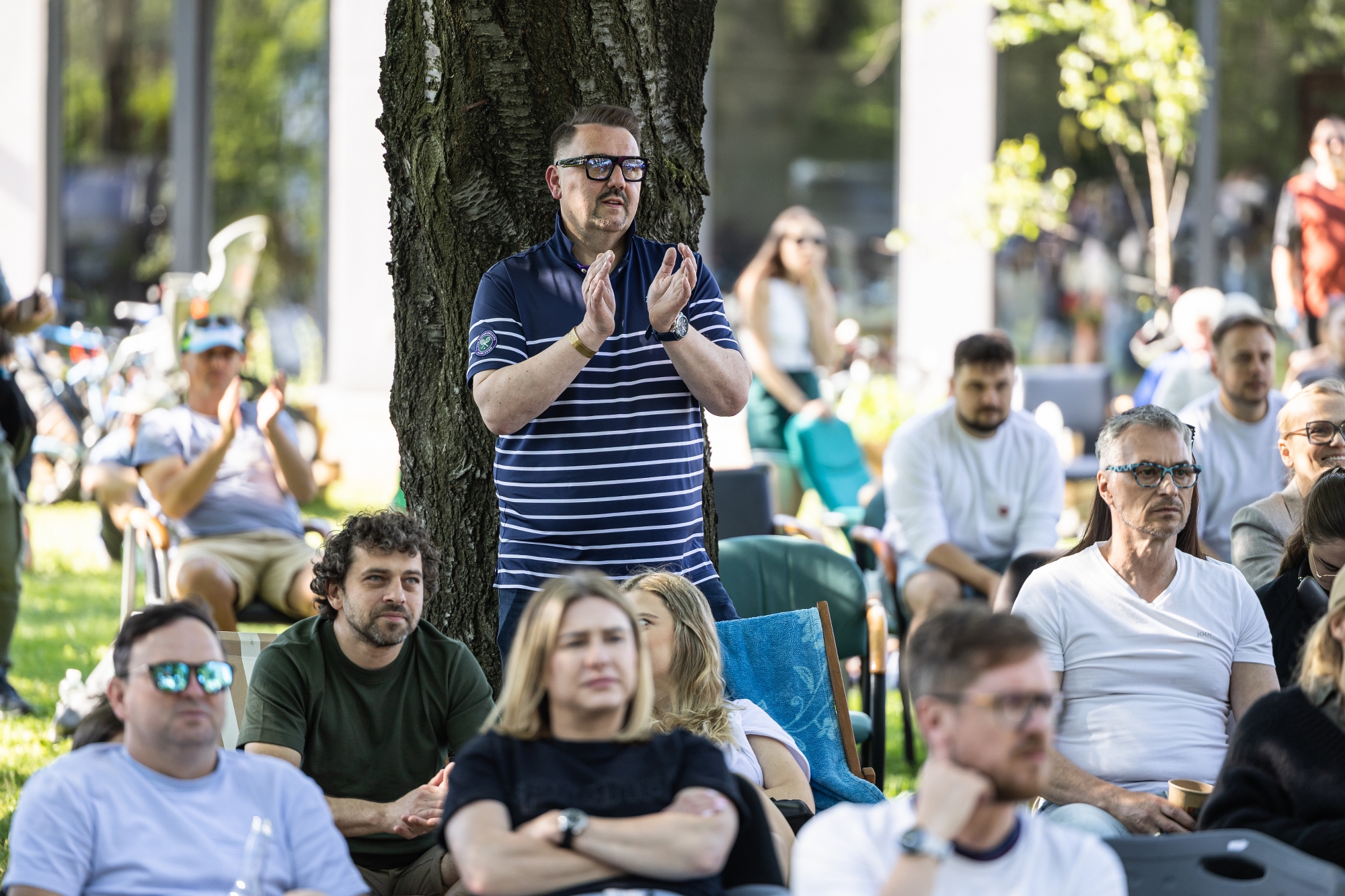 na zdjęciu osoby podczas kibicowania 