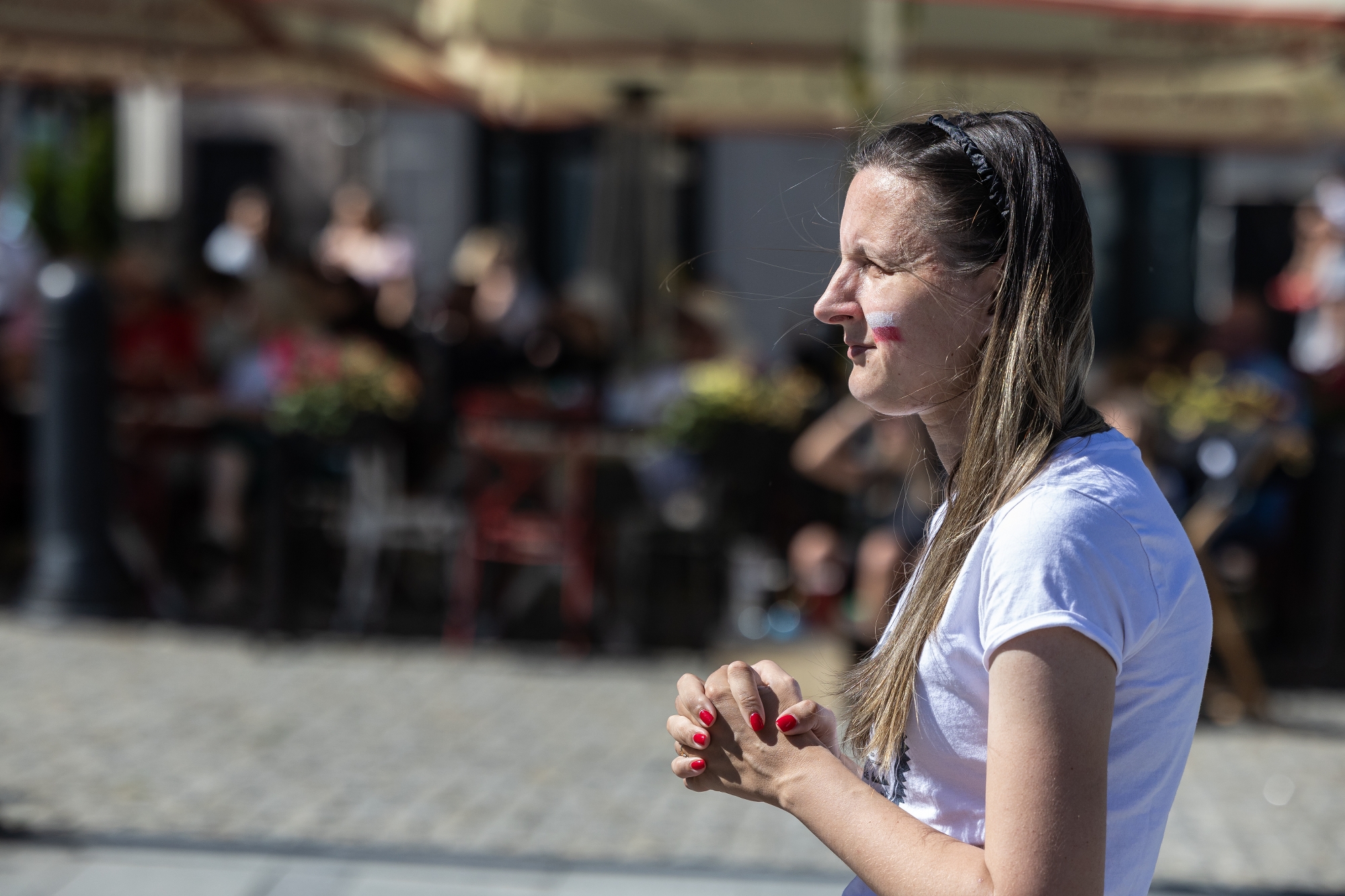 na zdjęciu osoby podczas kibicowania 
