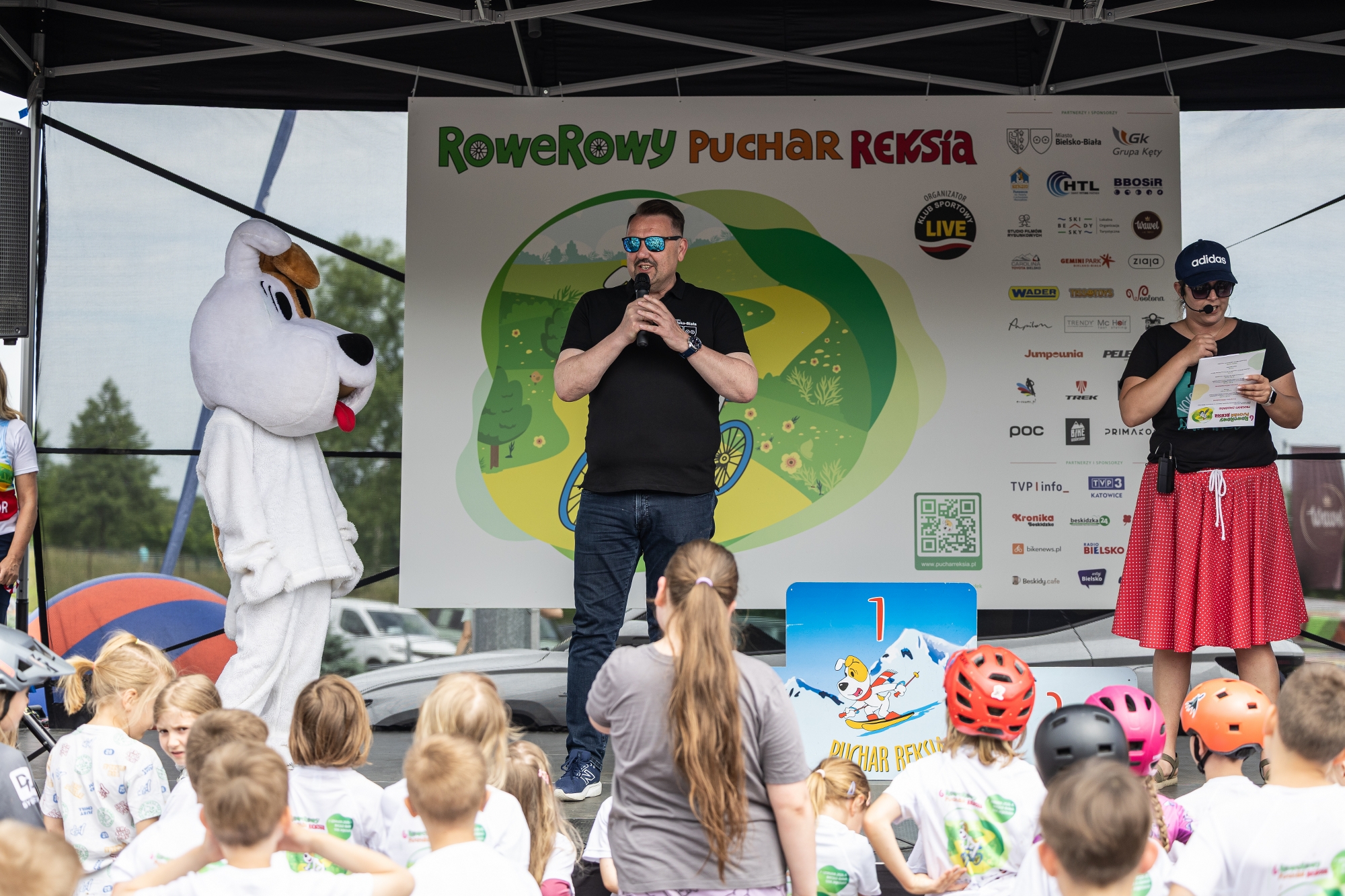 na zdjęciu osoby podczas zawodów