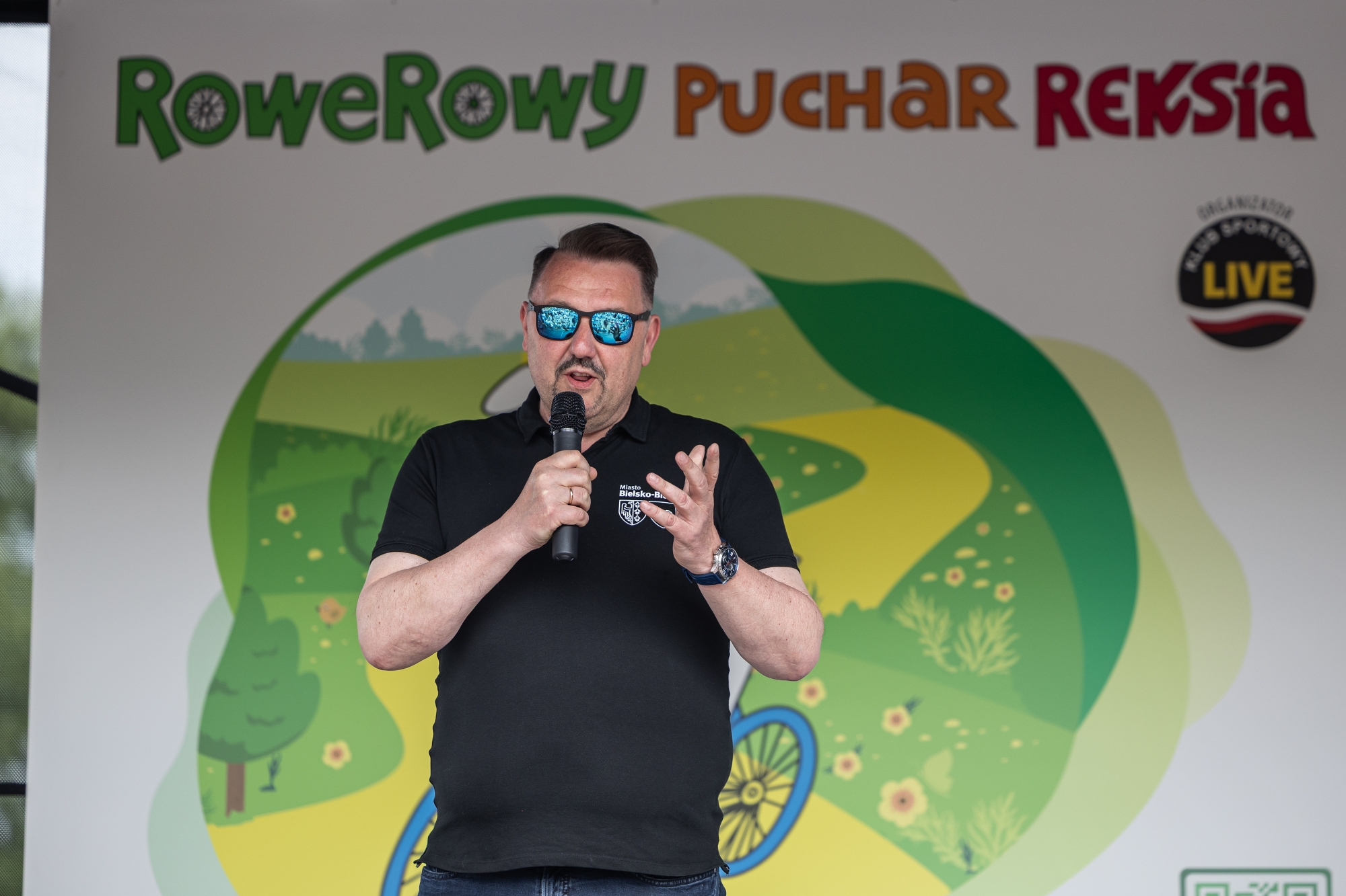 na zdjęciu osoby podczas zawodów