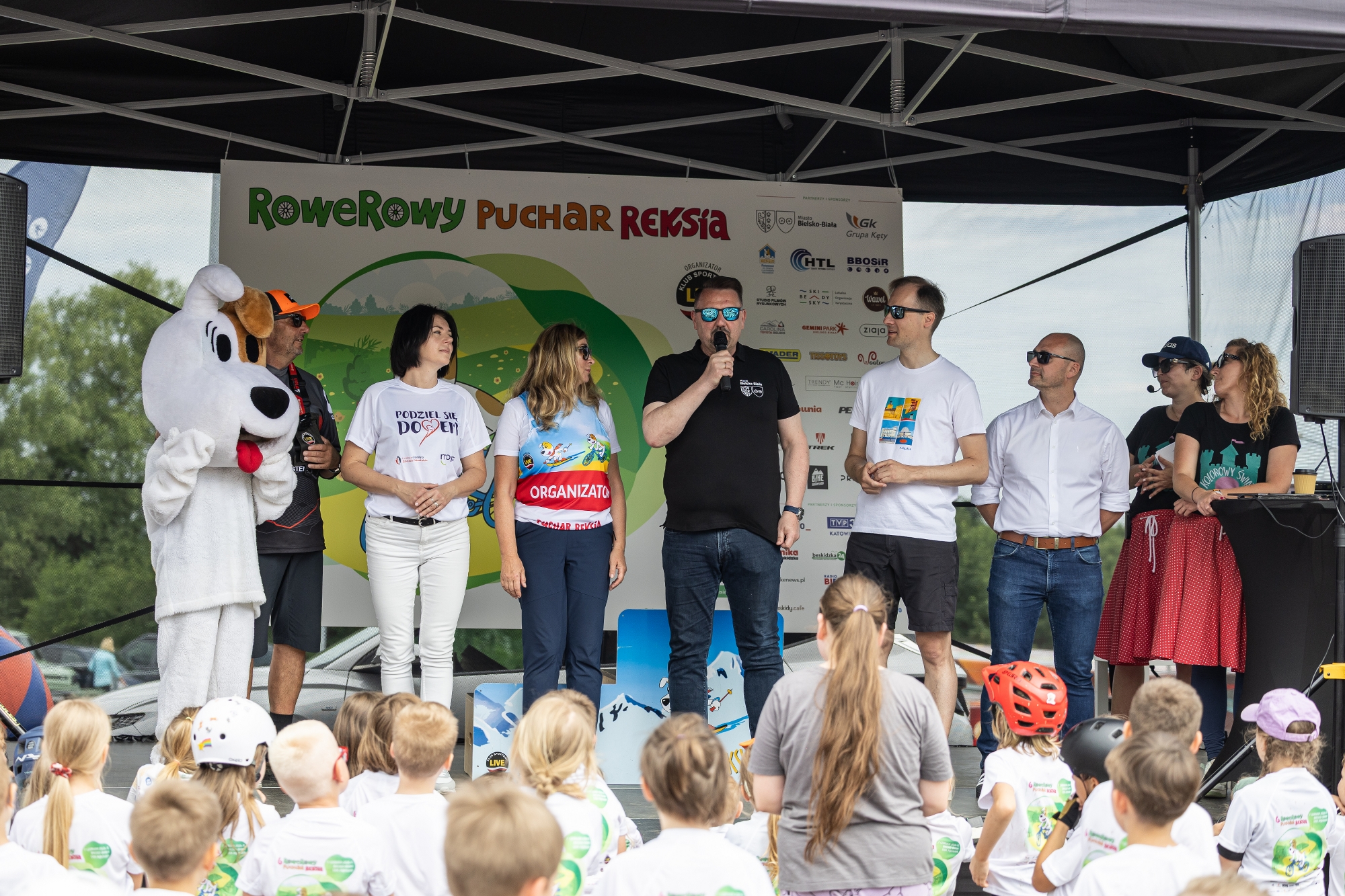 na zdjęciu osoby podczas zawodów