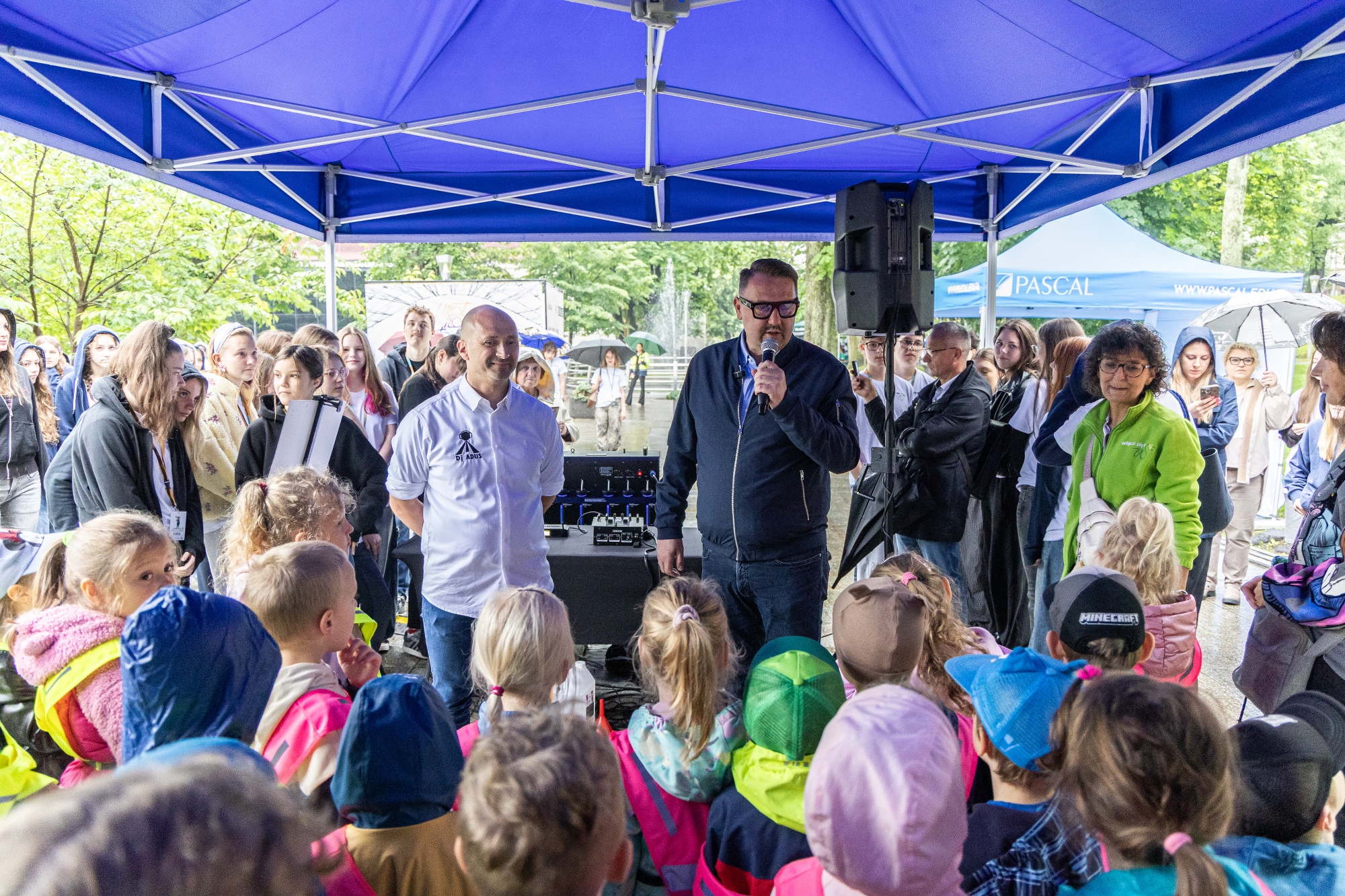 na zdjęciu osoby podczas festiwalu