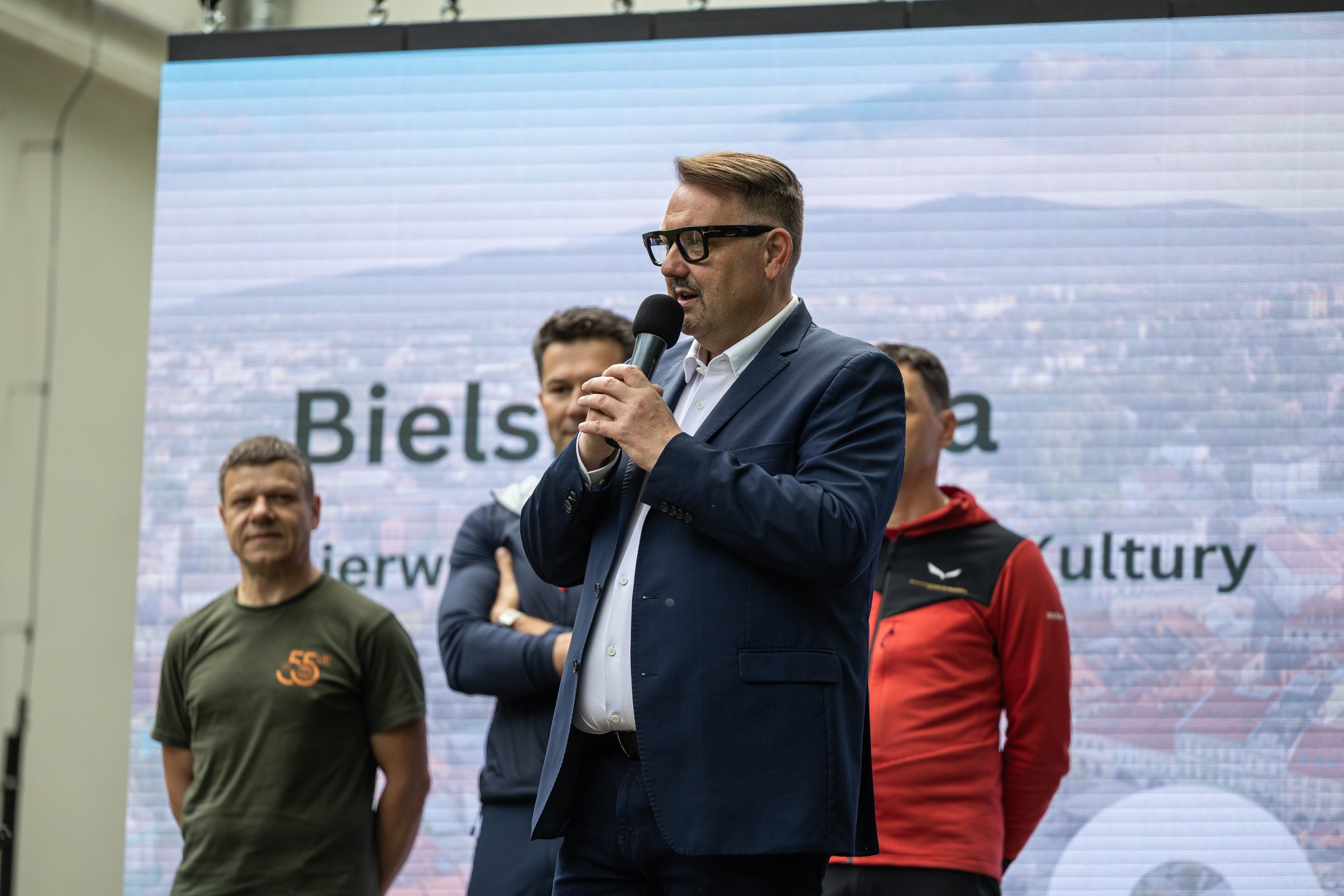na zdjęciu osoby podczas pikniku