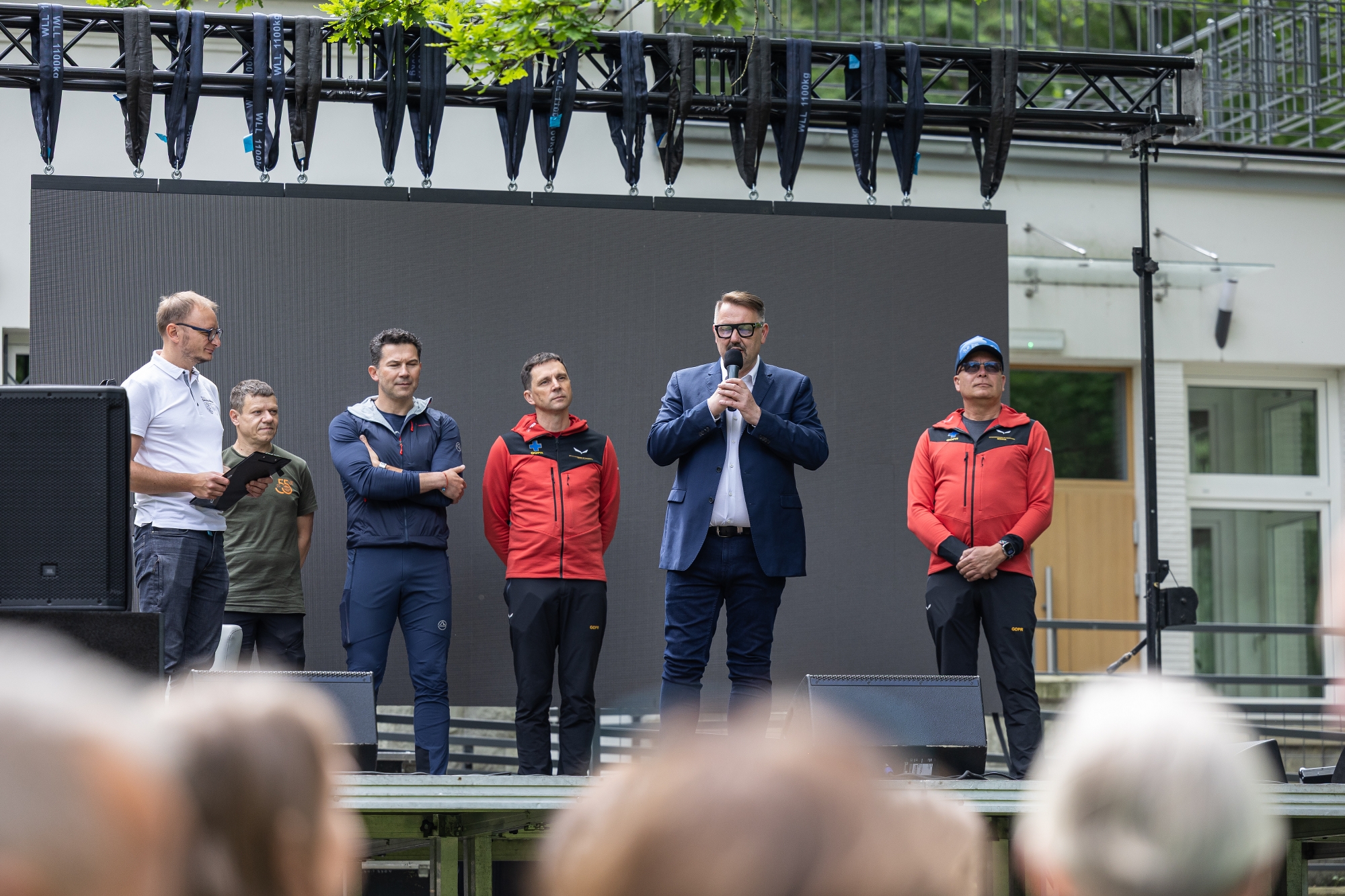 na zdjęciu osoby podczas pikniku