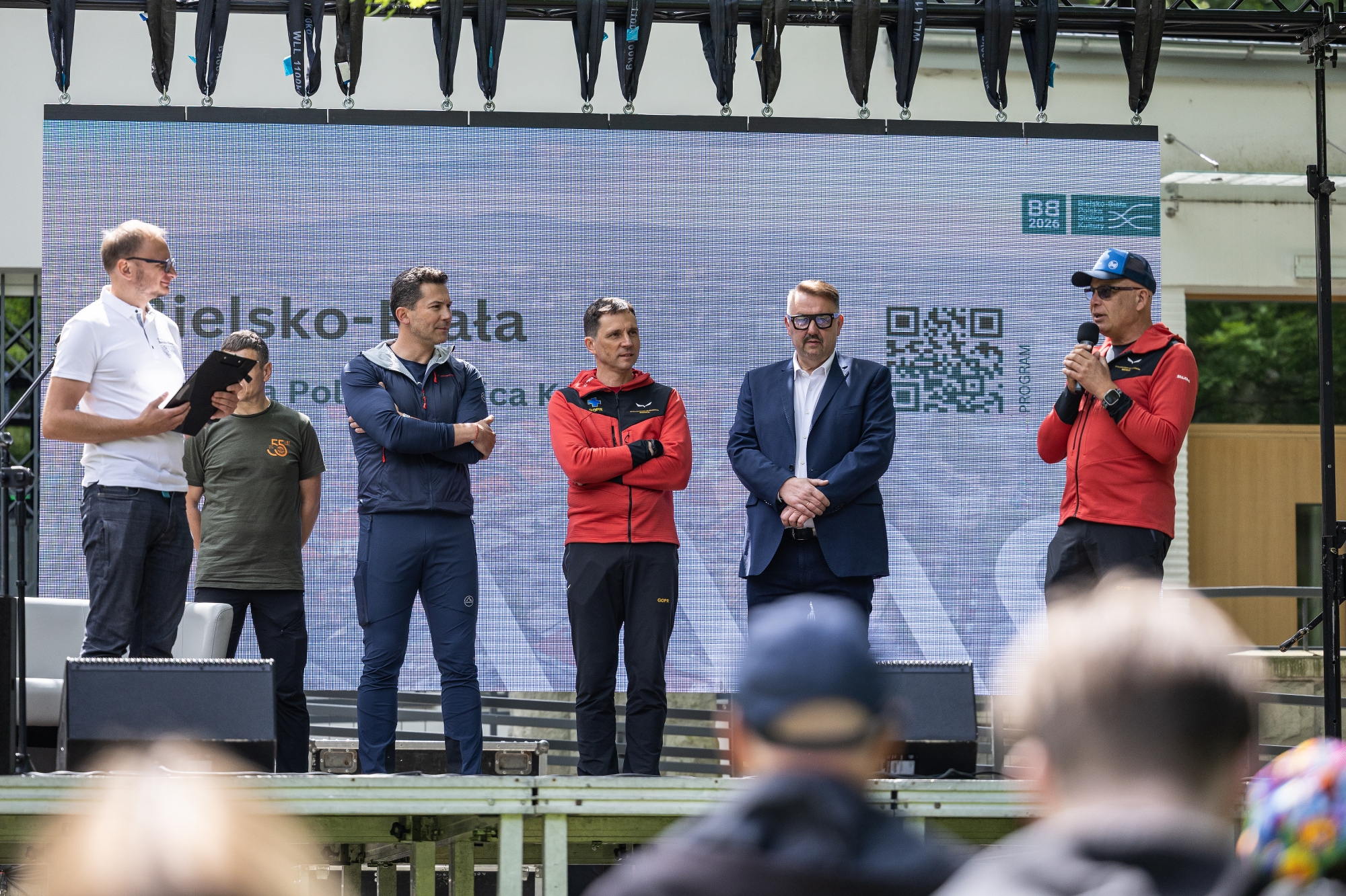 na zdjęciu osoby podczas pikniku