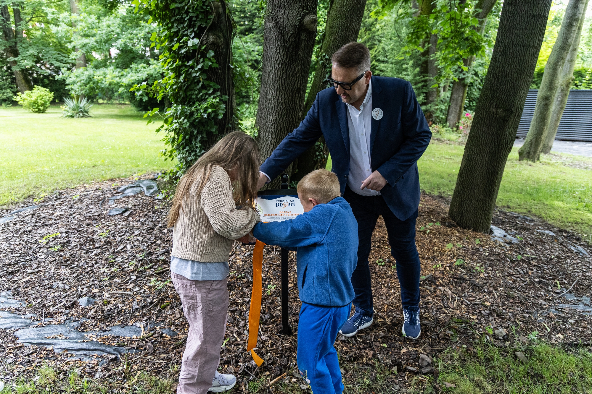 na zdjęciu osoby podczas pikniku