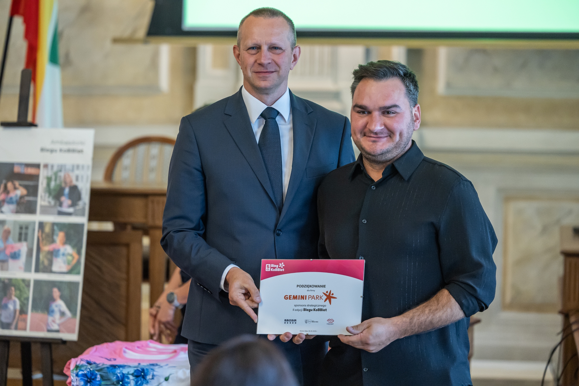 na zdjęciu osoby podczas spotkania