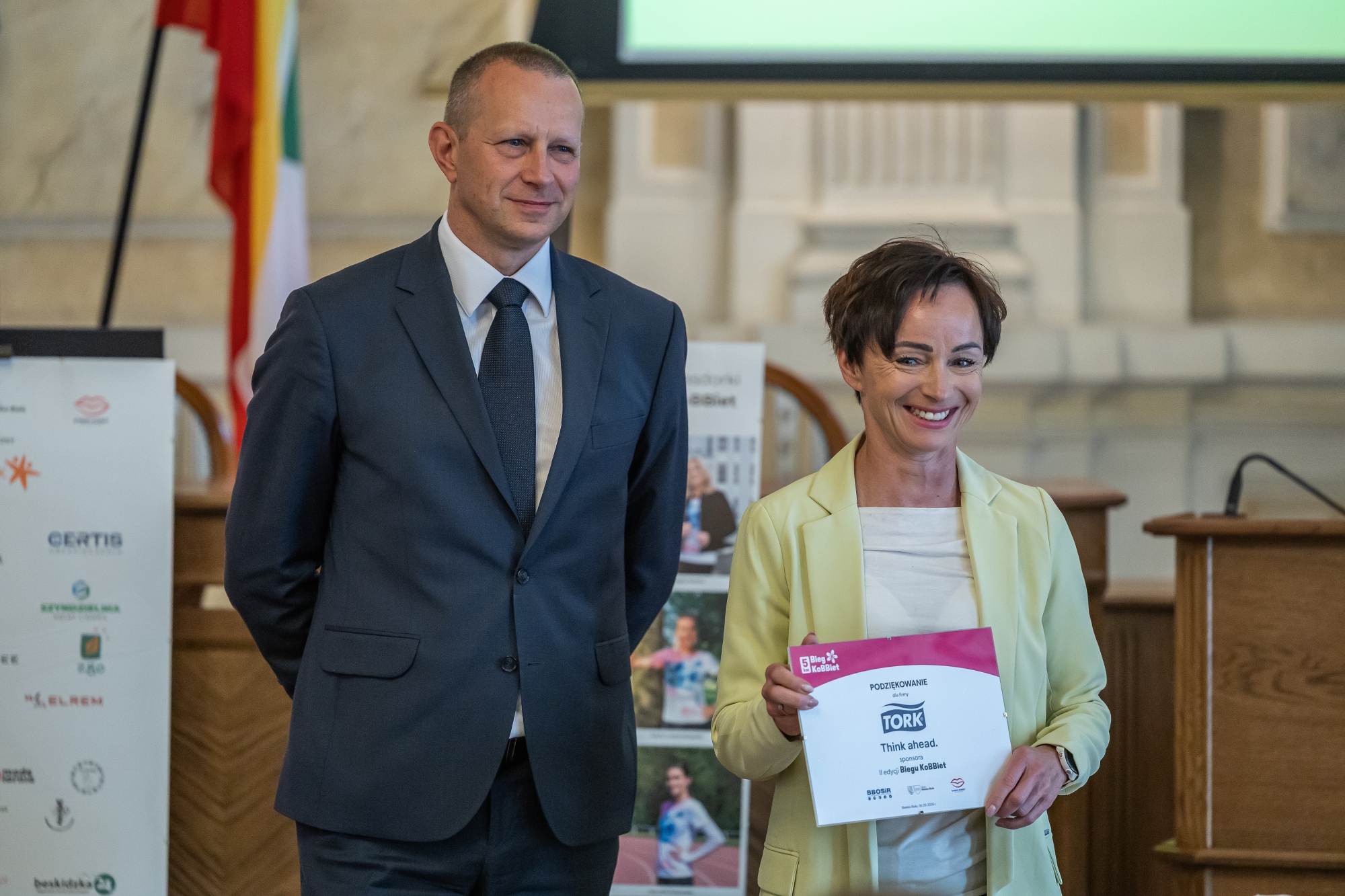 na zdjęciu osoby podczas spotkania