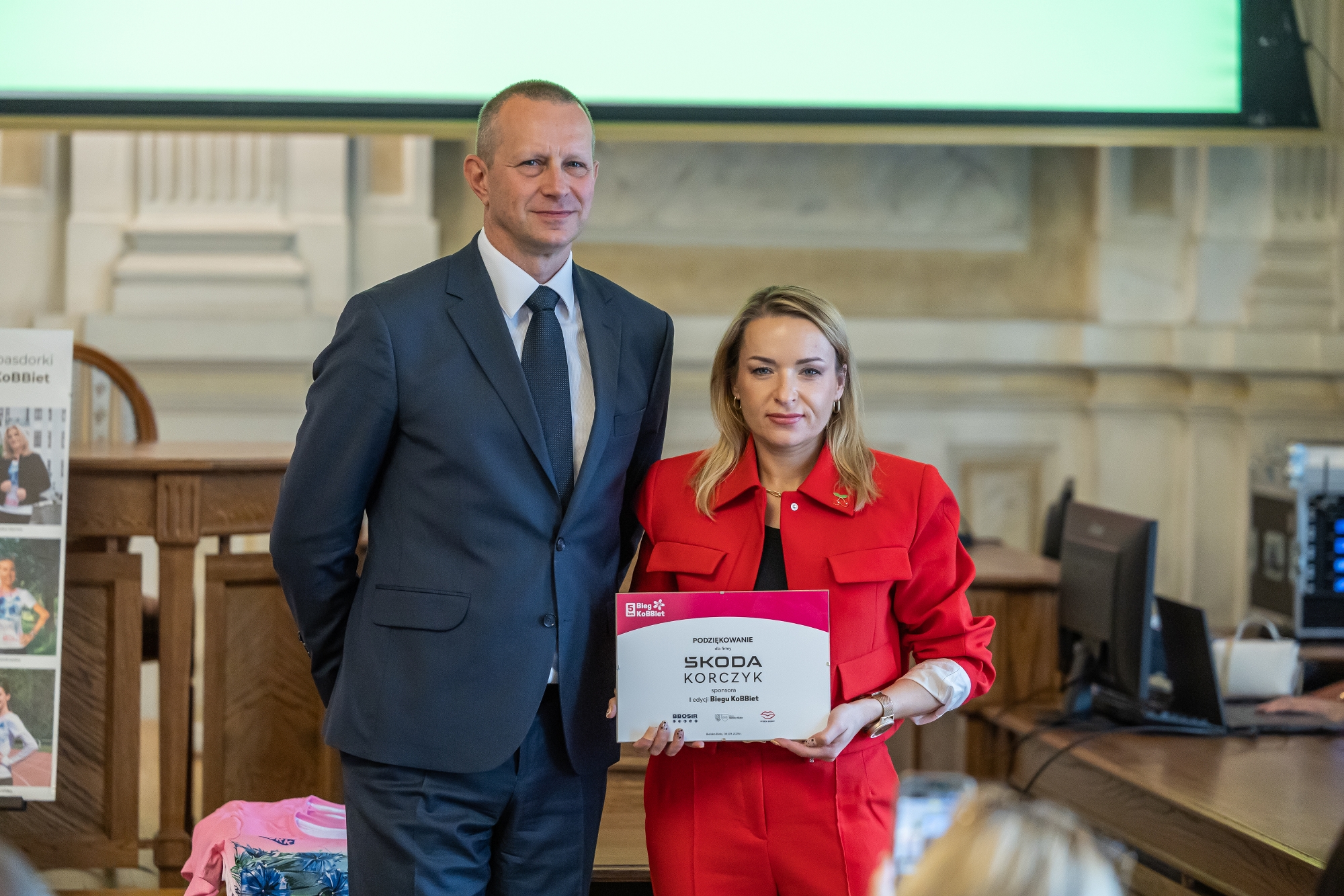 na zdjęciu osoby podczas spotkania