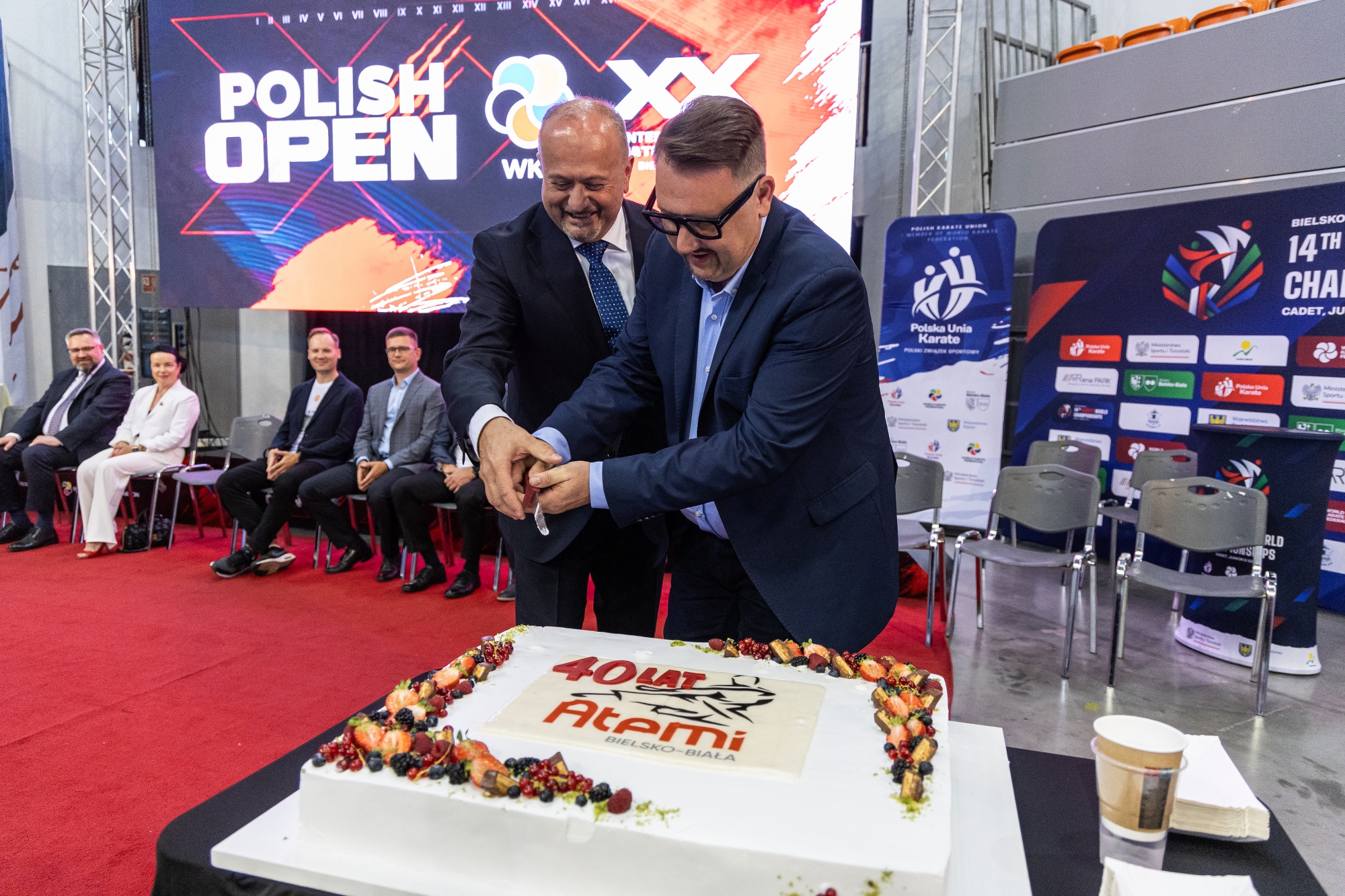 na zdjęciu uroczyste otwaricie 
