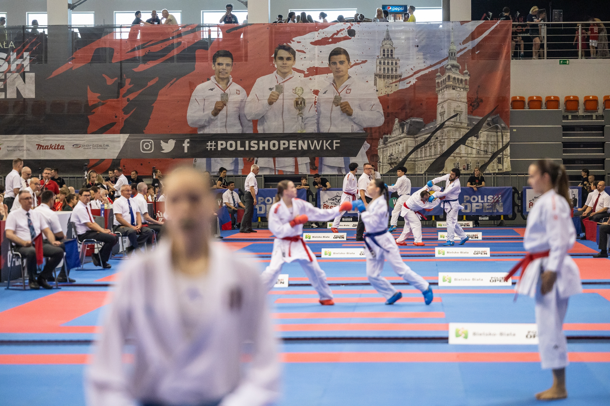 na zdjęciu walczący zawodnicy