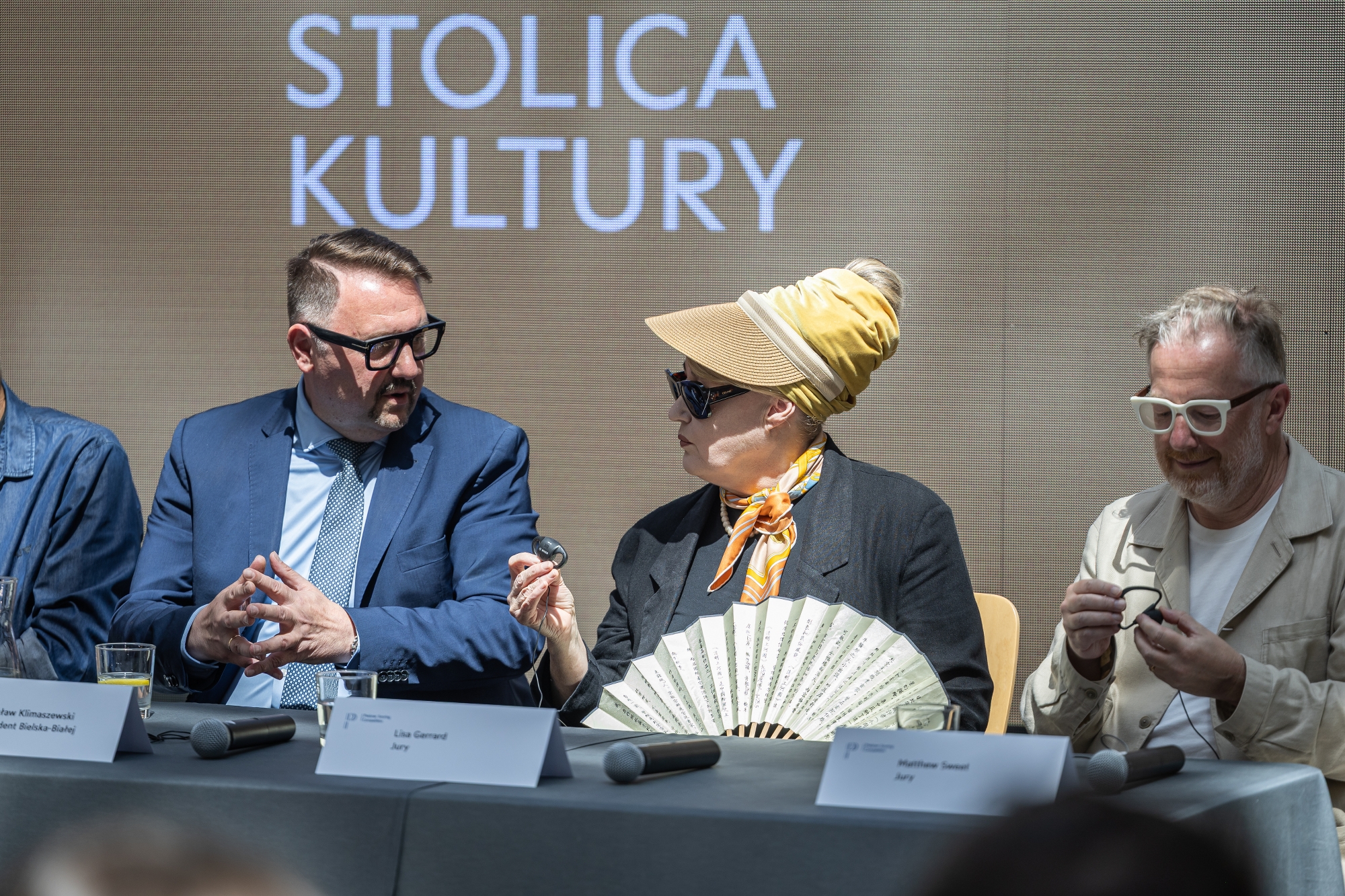na zdjęciu osoby podczas konferencji