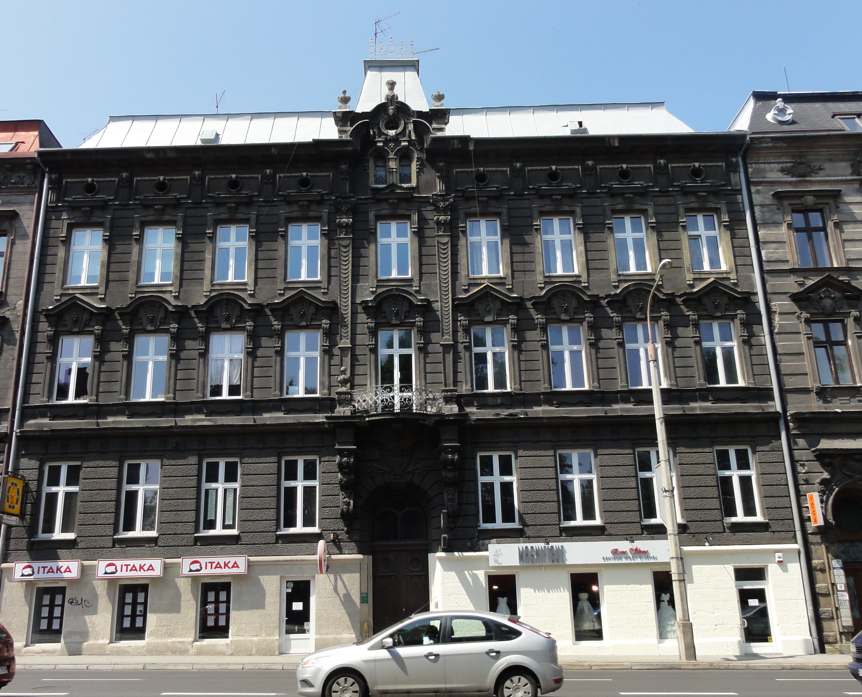 Kamienica przy 3 Maja 23 widok elewacji przed remontem.