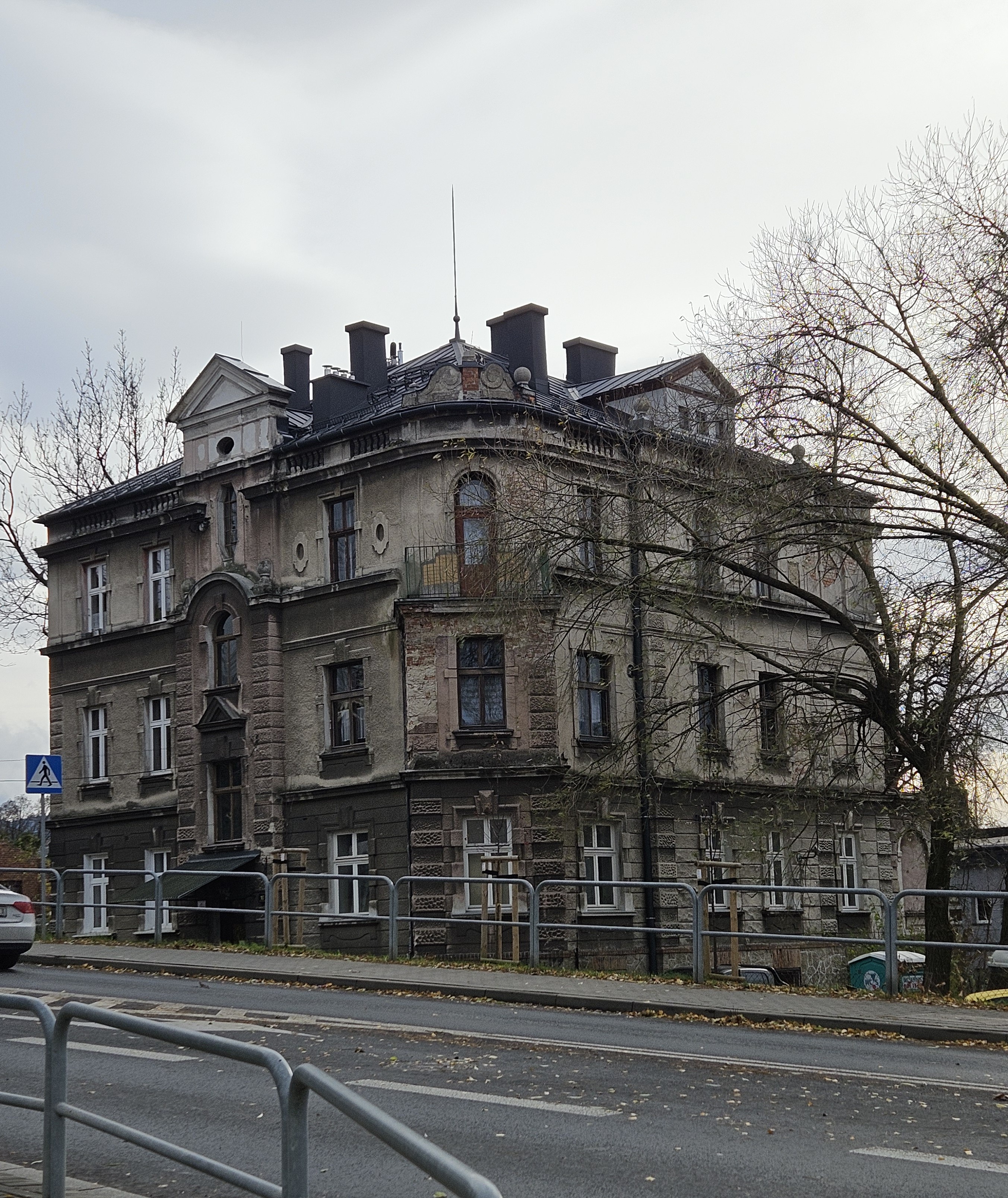 Dom przy ul. Krakowskiej 10 widok przed remontem. 