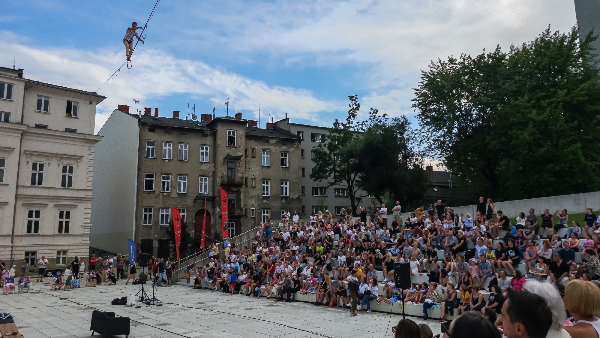 na zdjęciu linoskoczek