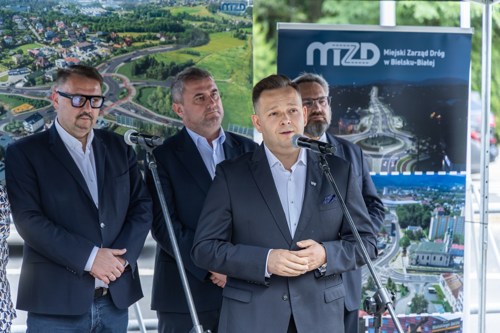 na zdjęciu osoby podczas konferencji