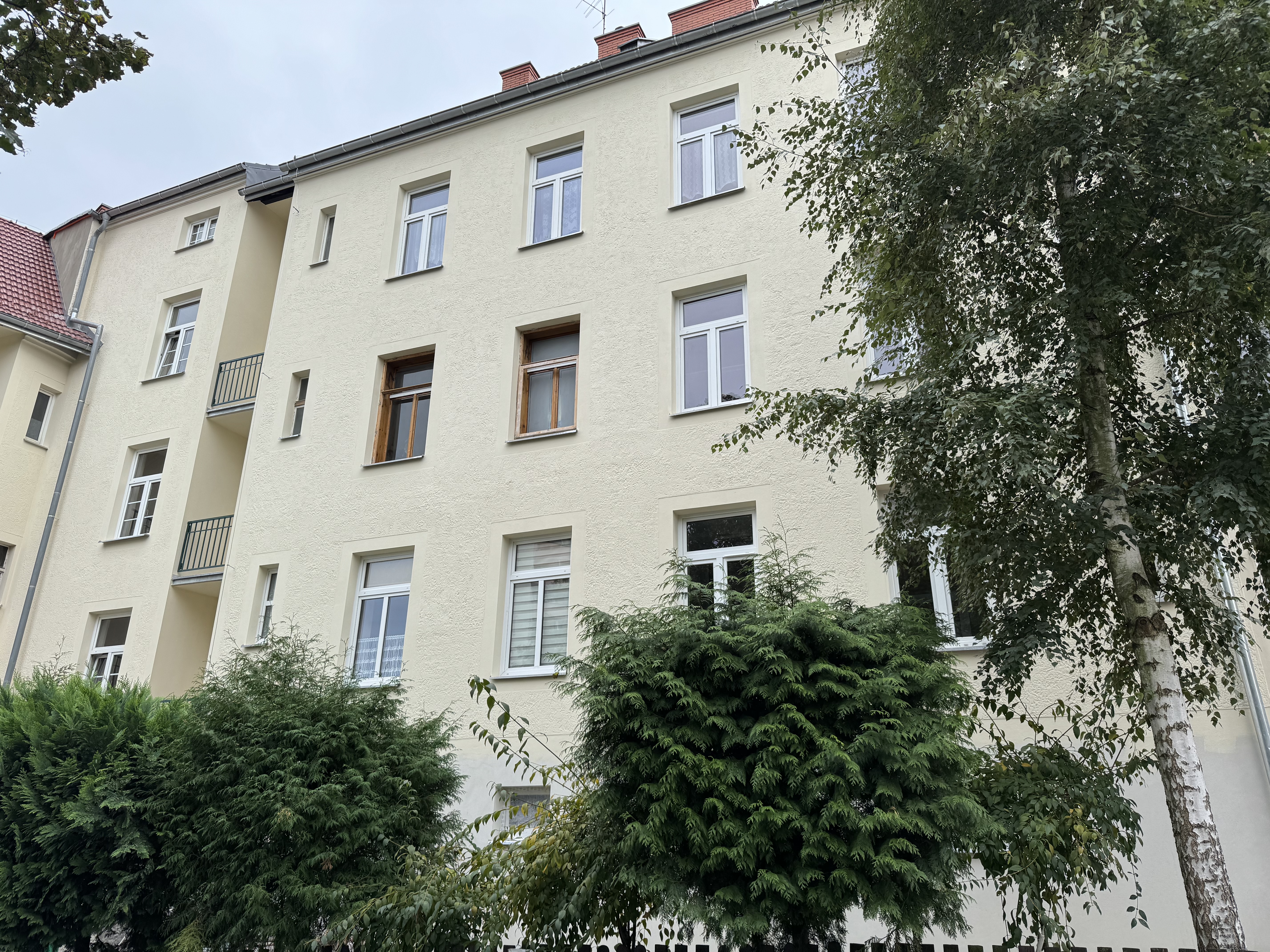 Budynek przy ul. A. Osuchowskiego 2 widok na elewację tylną po remoncie.