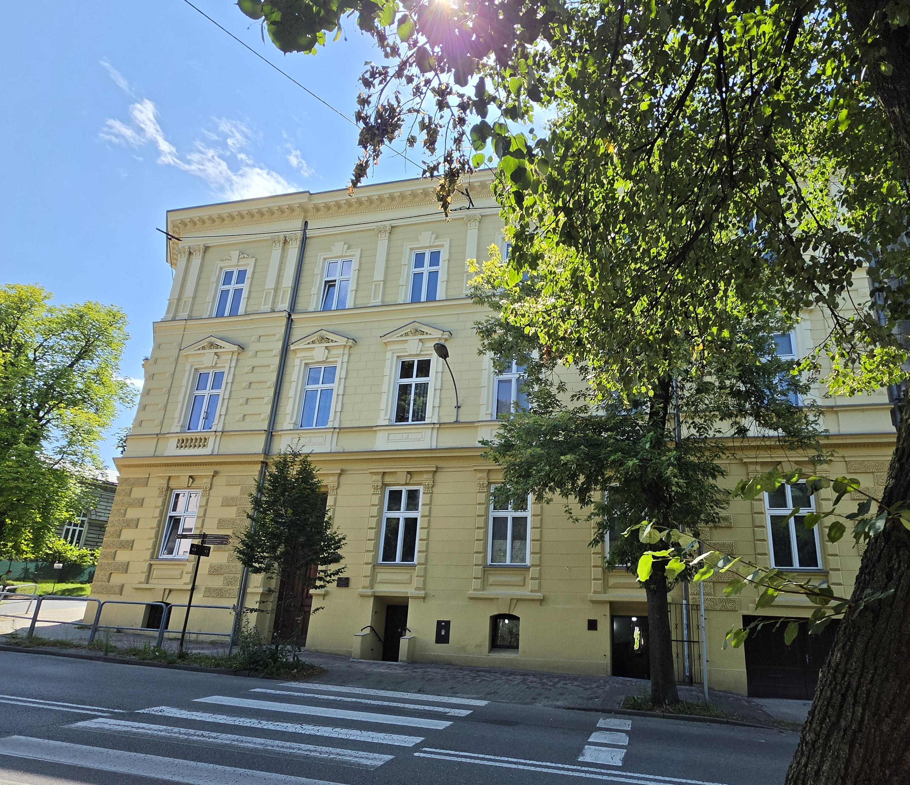 Kamienica przy ul. Słowackiego 21 widok elewacji po remoncie. 