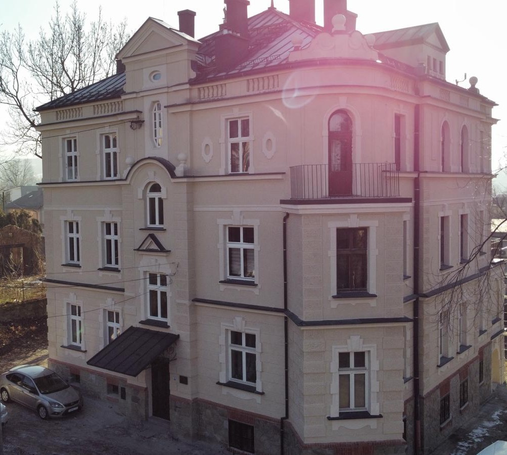 Dom przy ul. Krakowskiej 10 widok elewacje po remoncie. 