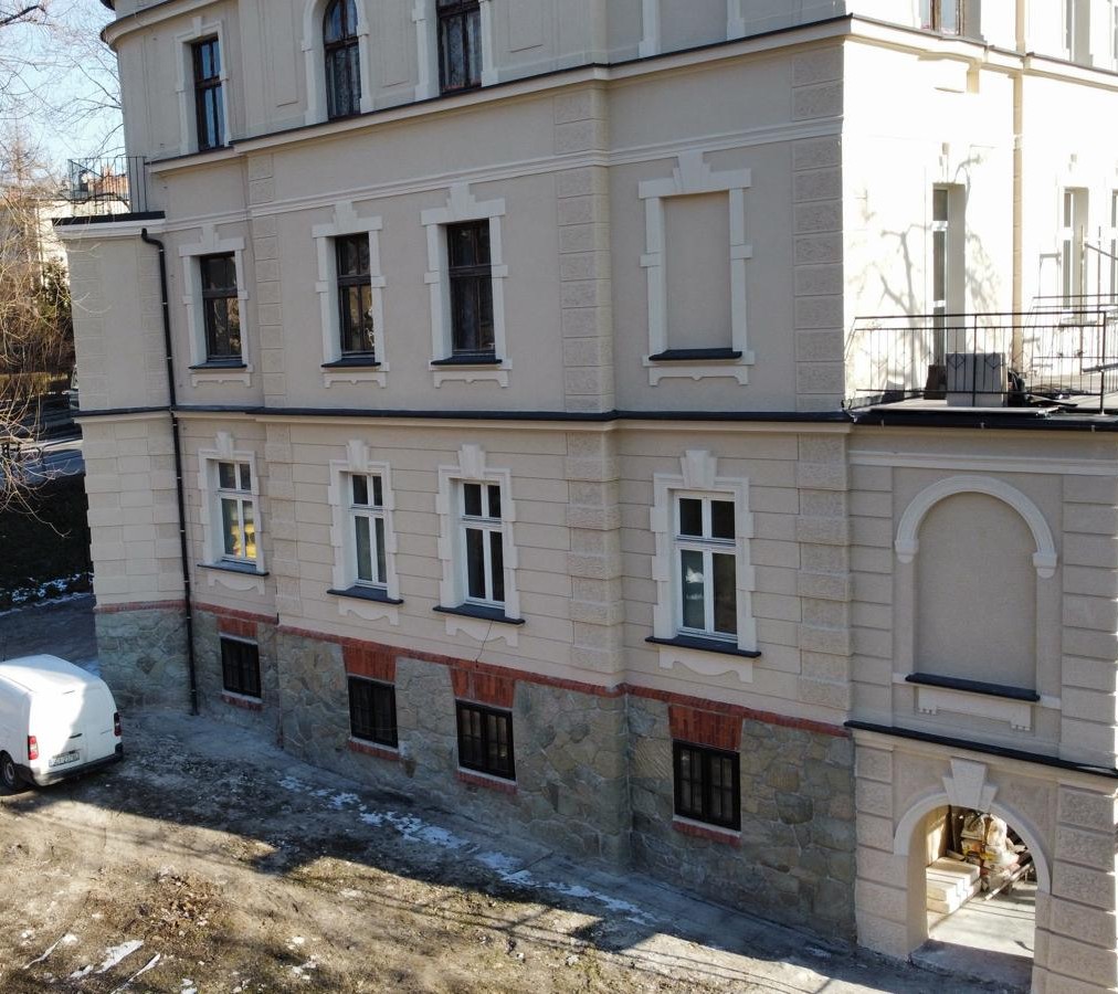 Dom przy ul. Krakowskiej 10 widok elewacje po remoncie. 