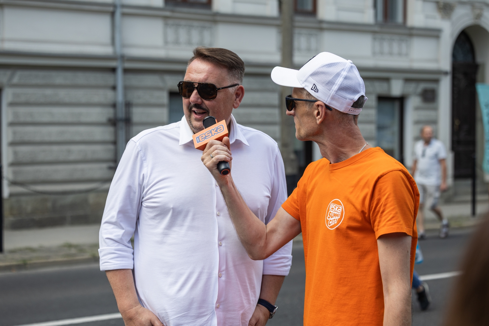na zdjęciu osoby podczas otwartej promenady