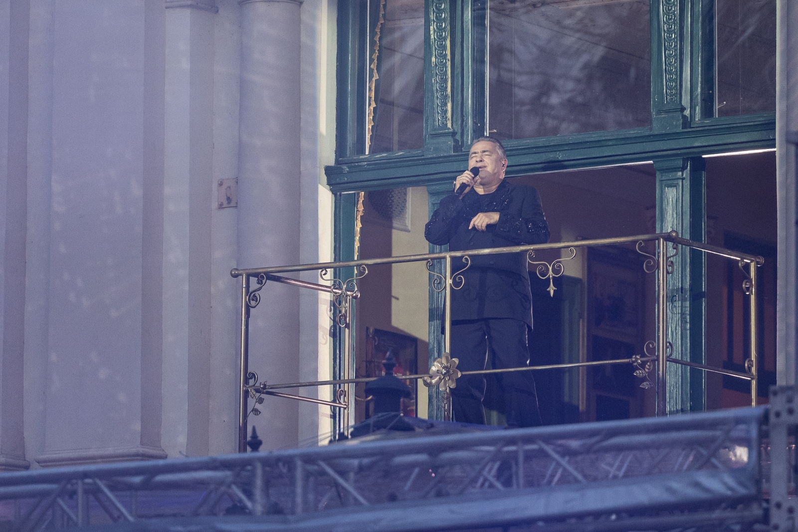 na zdjęciu osoby podczas otwartej promenady