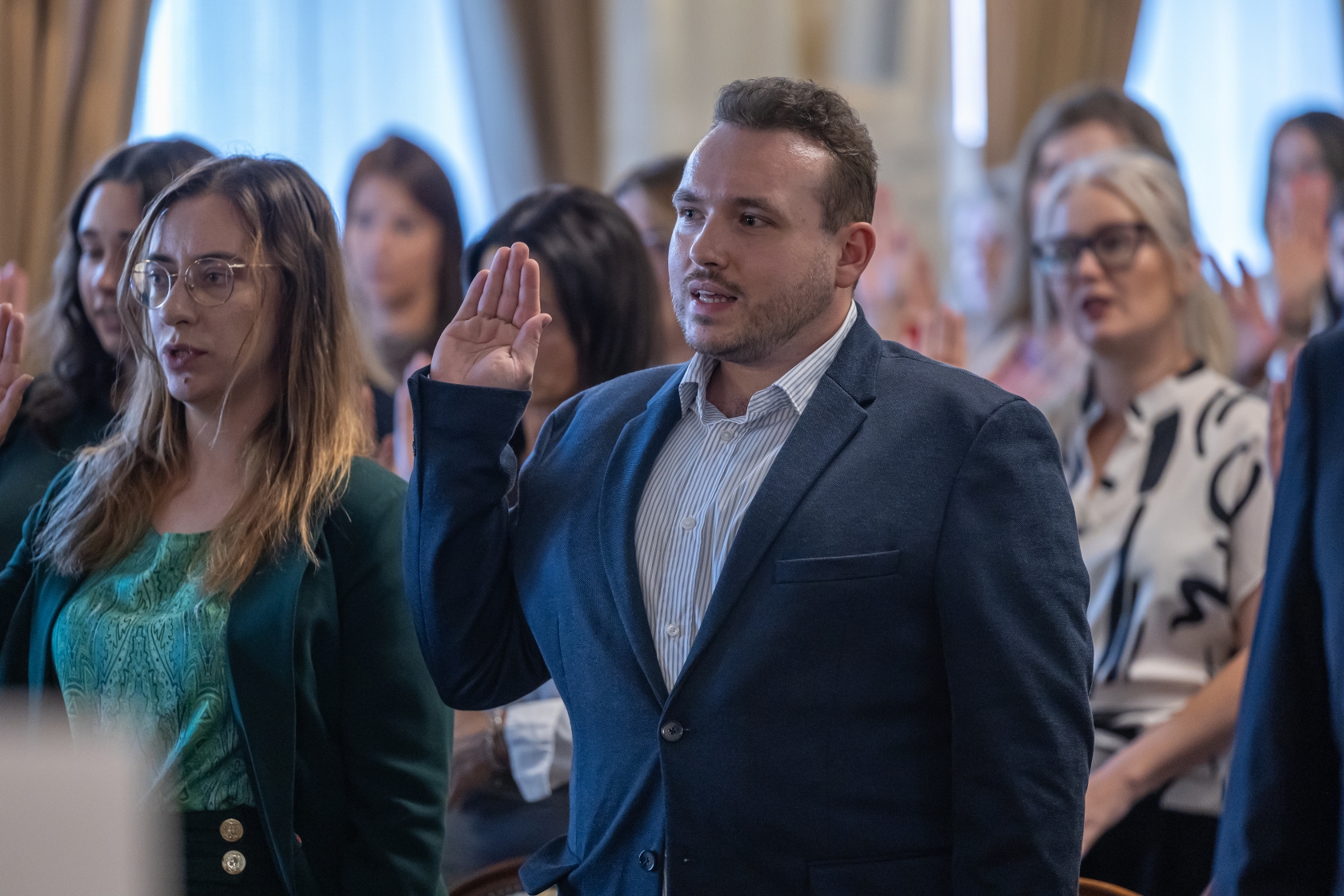 na zdjęciu osoby podczas uroczystości