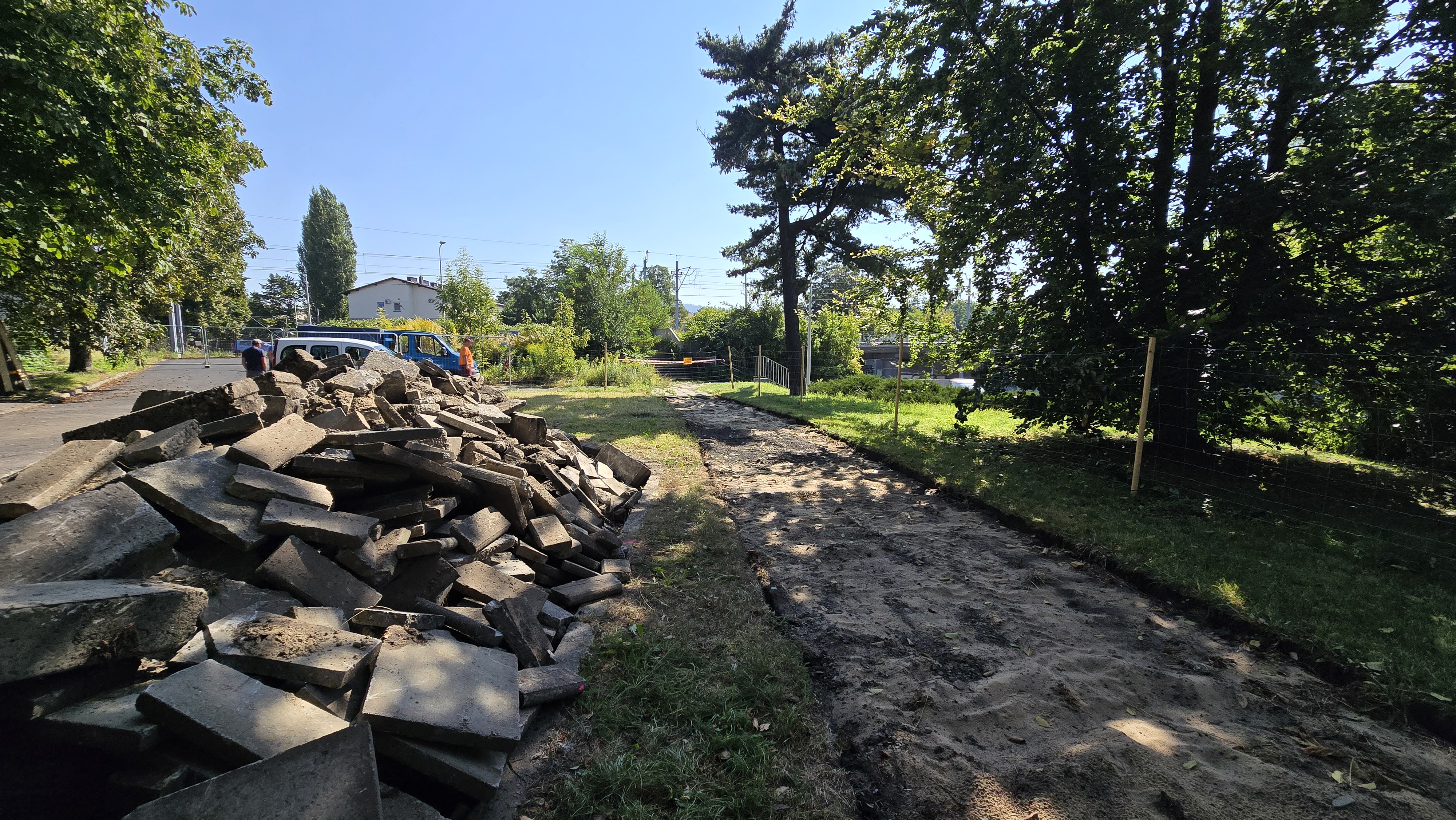 Na zdjęciu prace nad skwerem