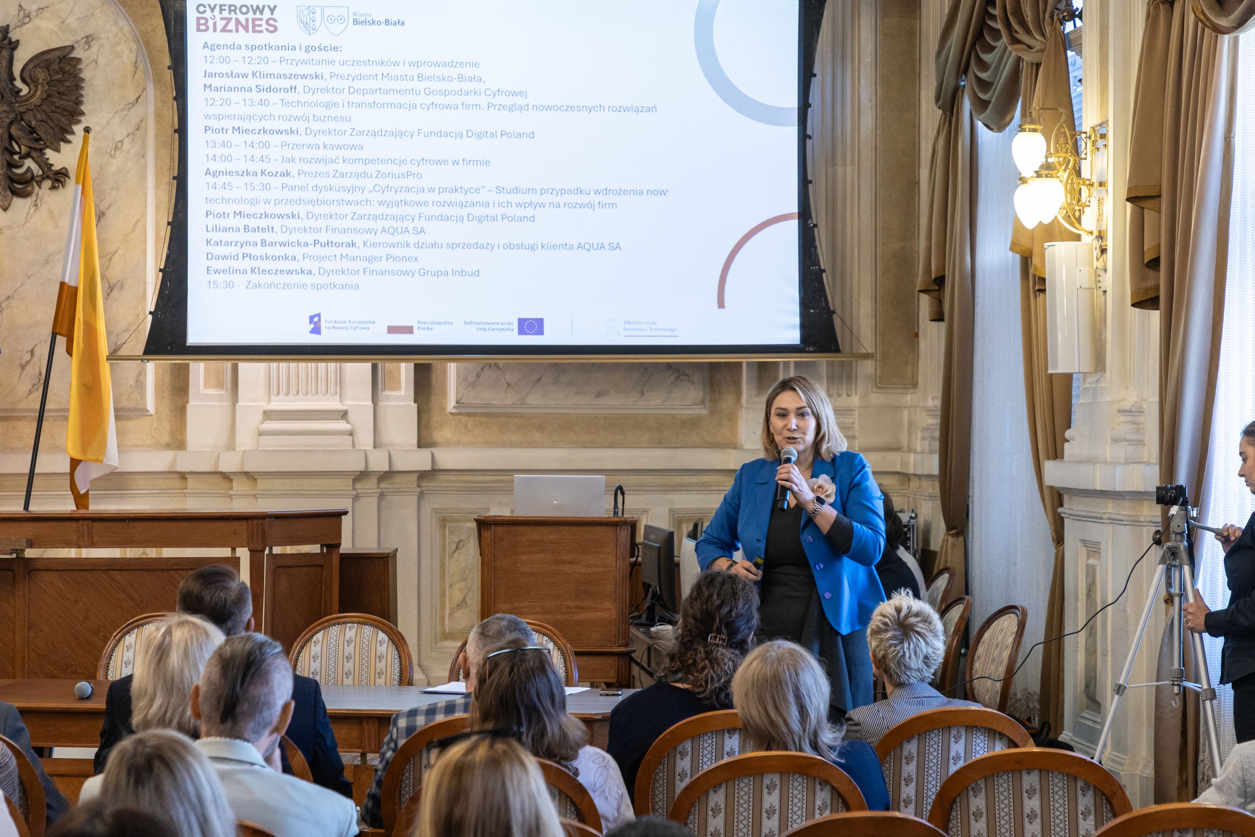 Na zdjęciu konferencja w ratuszu