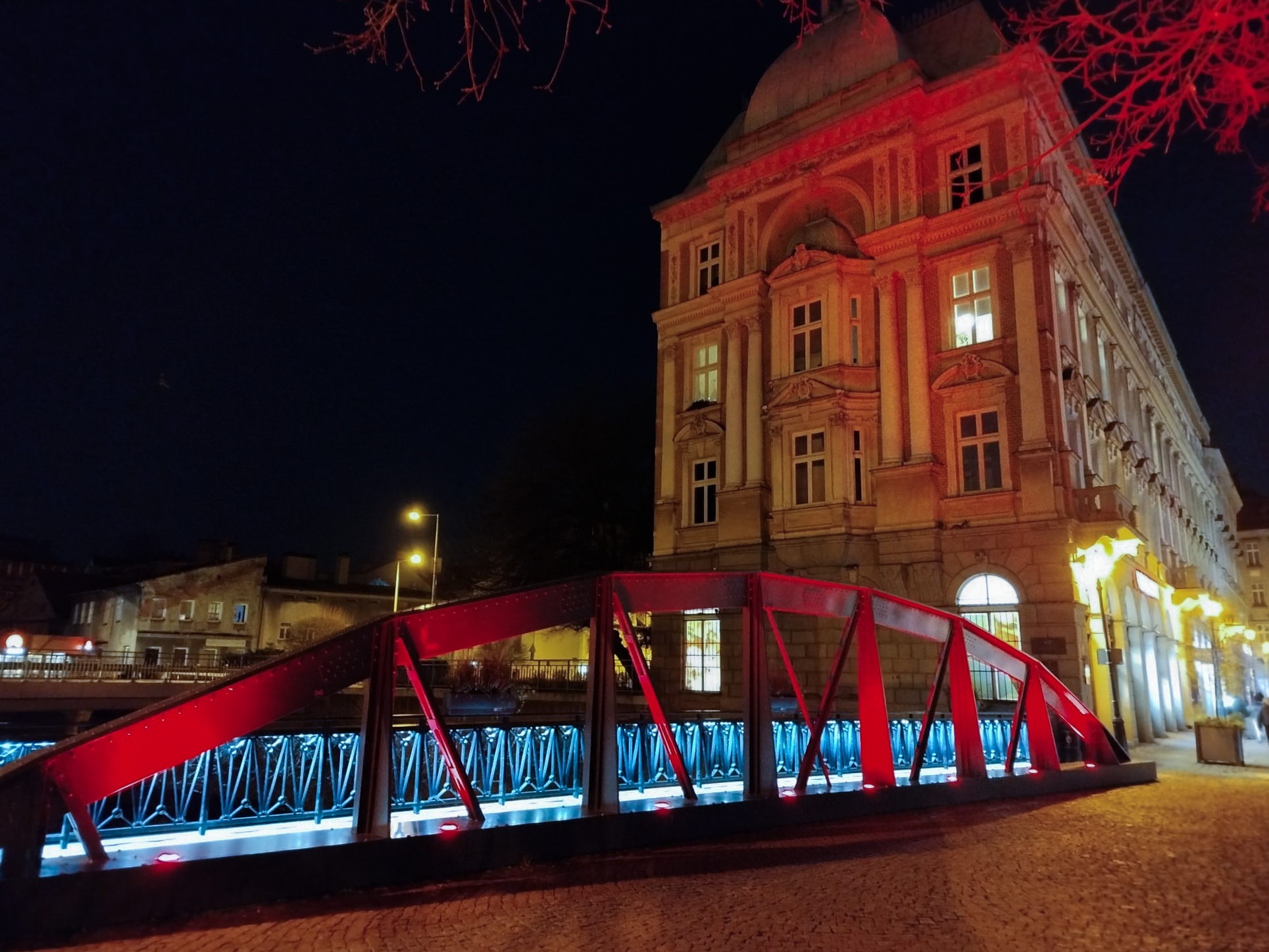 most na rzece Białej podświetlony na czerwono 