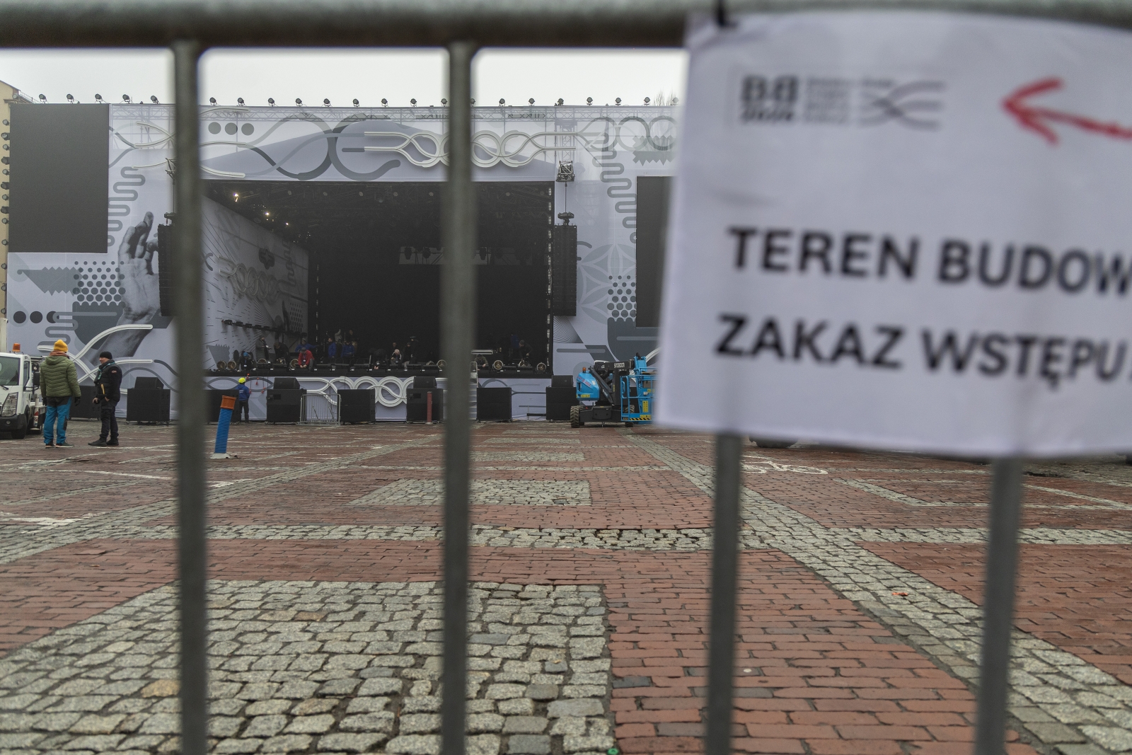 na zdjęciu scena na Placu Ratuszowym 