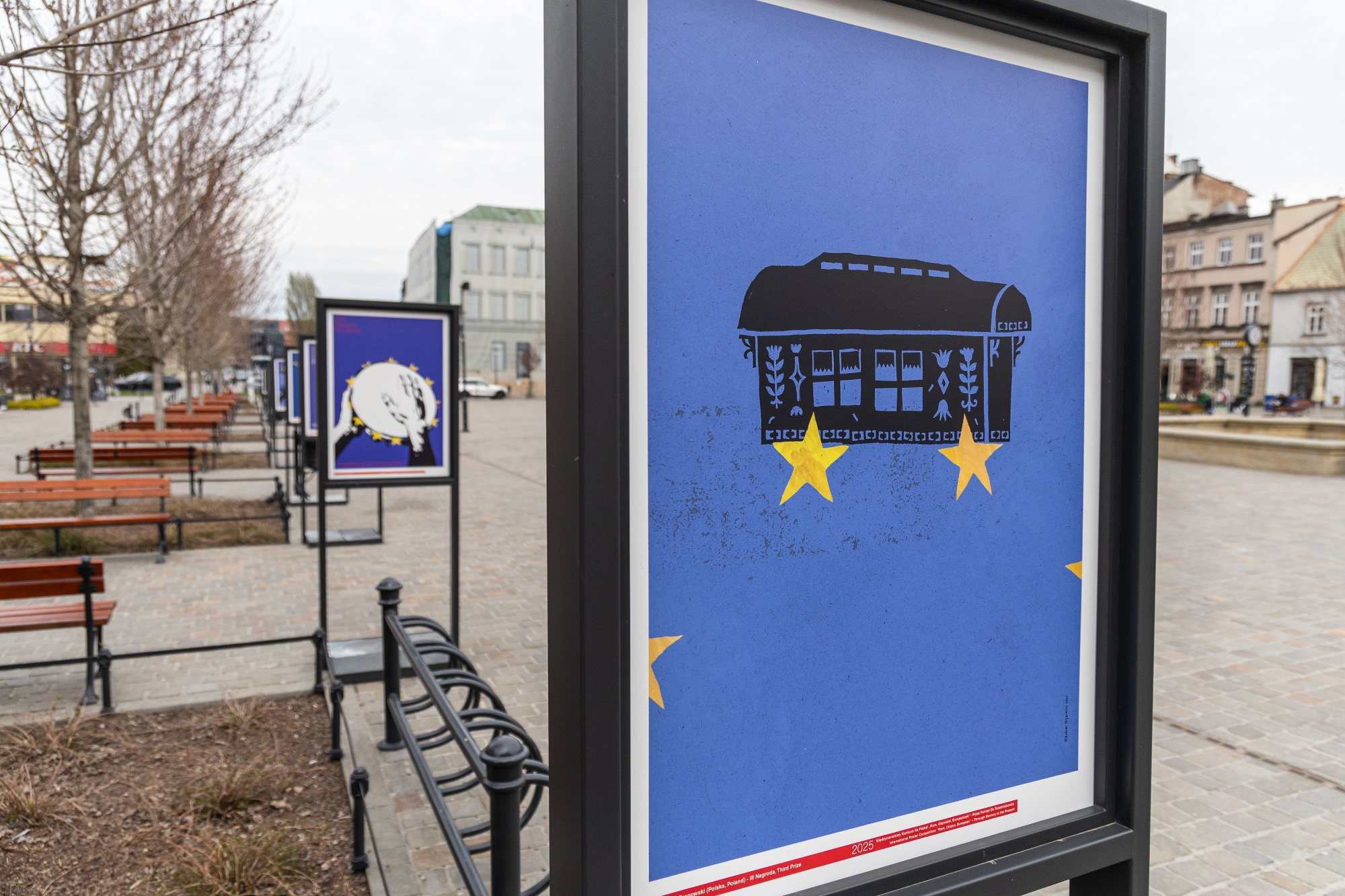 Na zdjęciu plakaty na Placu Wojska Polskiego