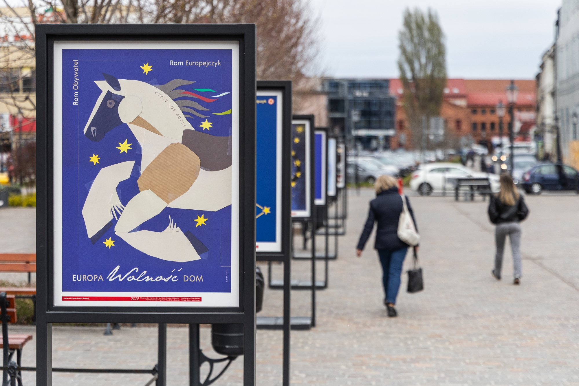 Na zdjęciu wystawa plakatów na Placu Wojska Polskiego