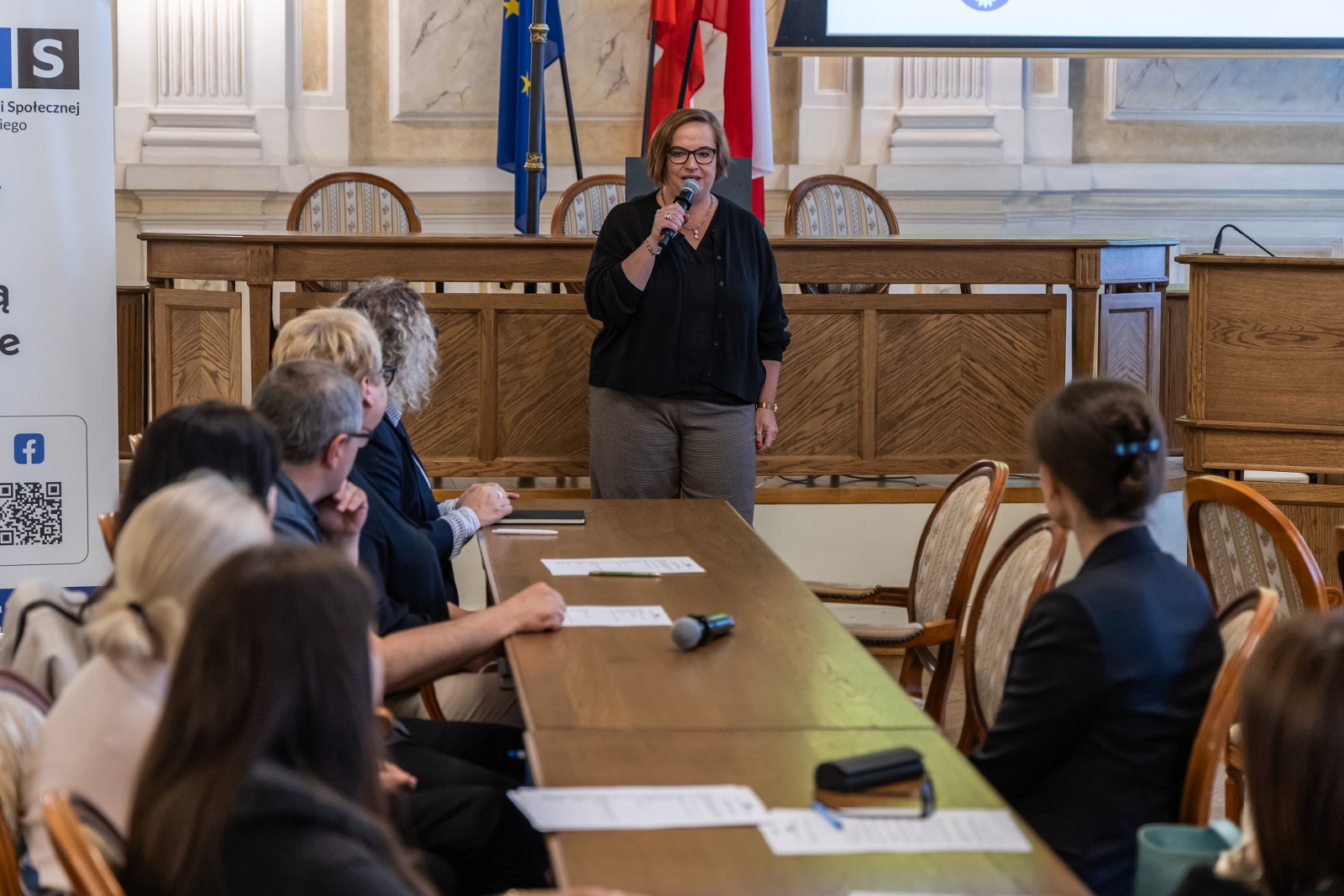 na zdjęciu część konferencyjna 