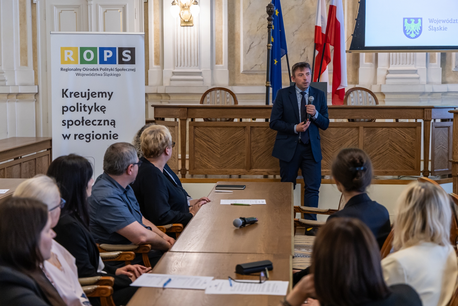 na zdjęciu zastępca dyrektora ROPS Adrian Staroniek