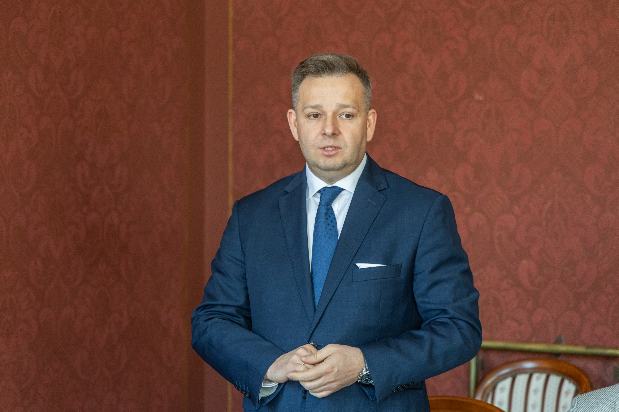 na zdjęciu osoby podczas podpisania