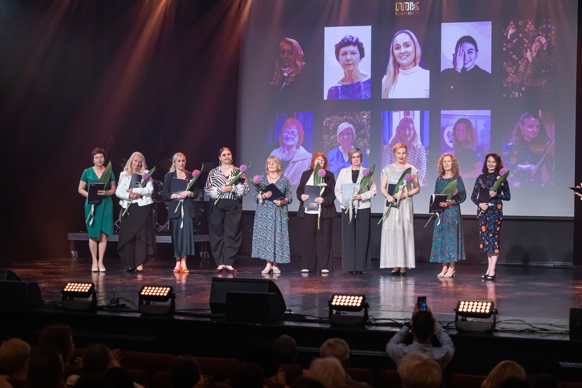 na zdjęciu nominowani do Meandrów Kultury